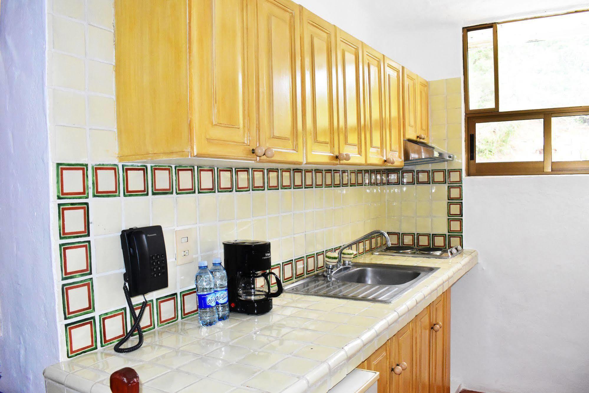 Casa Iguana Mismaloya Hotel 3*