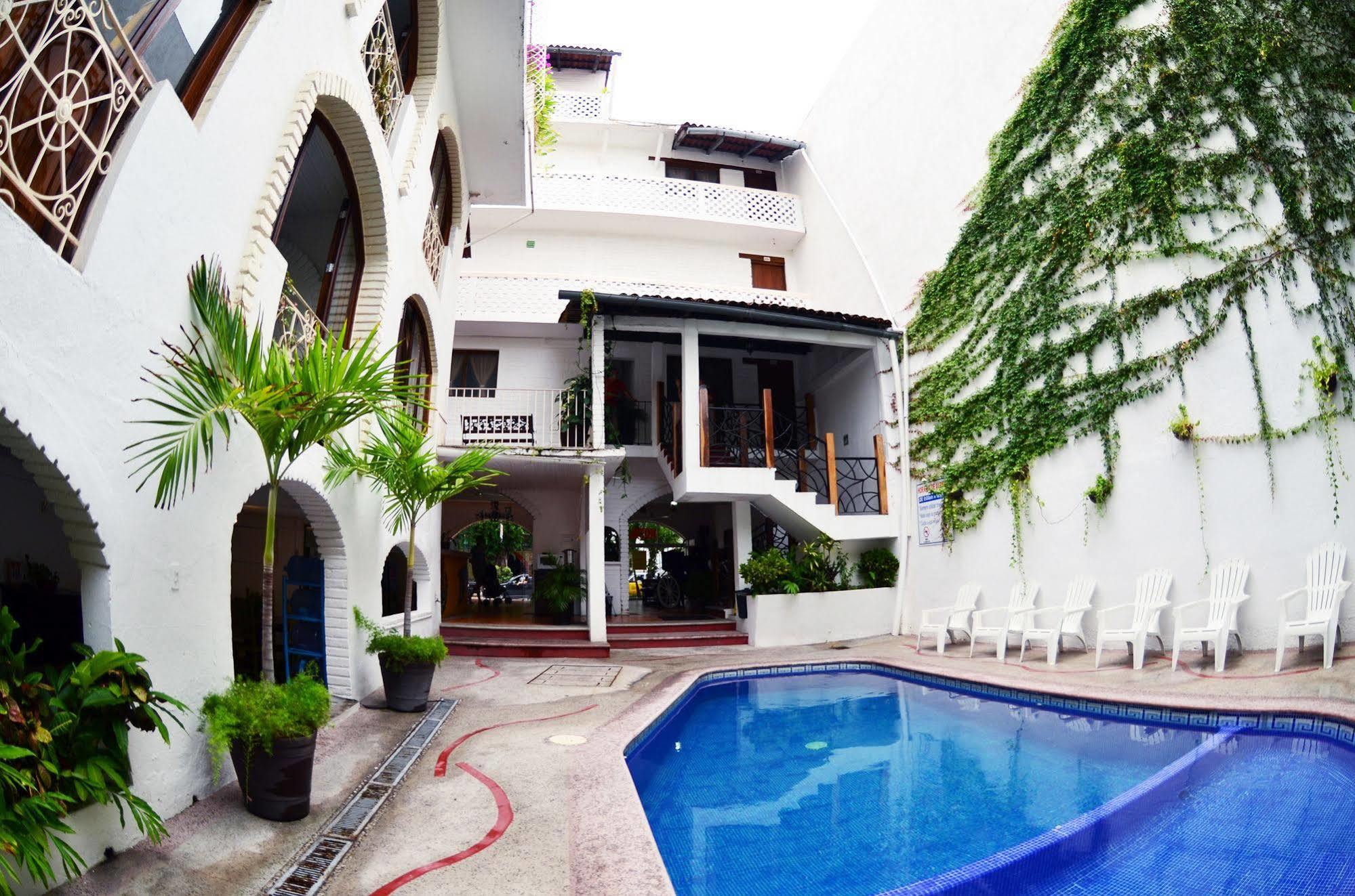Hacienda De Vallarta Centro 3*