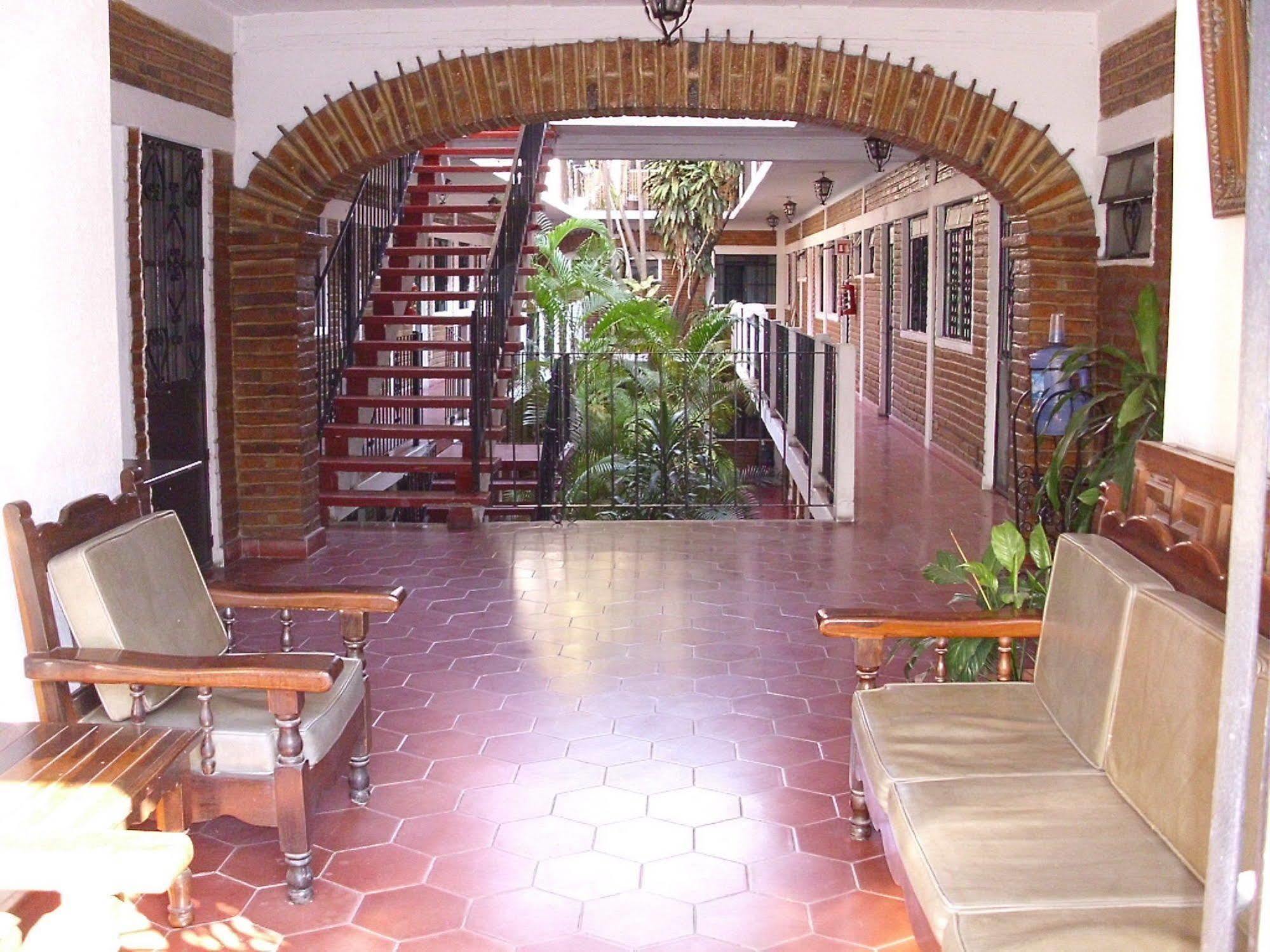 Azteca 2*