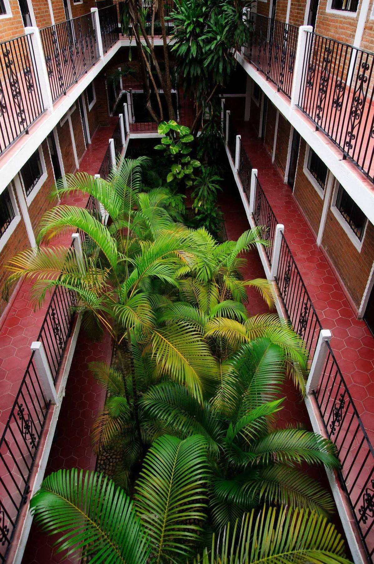 Azteca Hotel