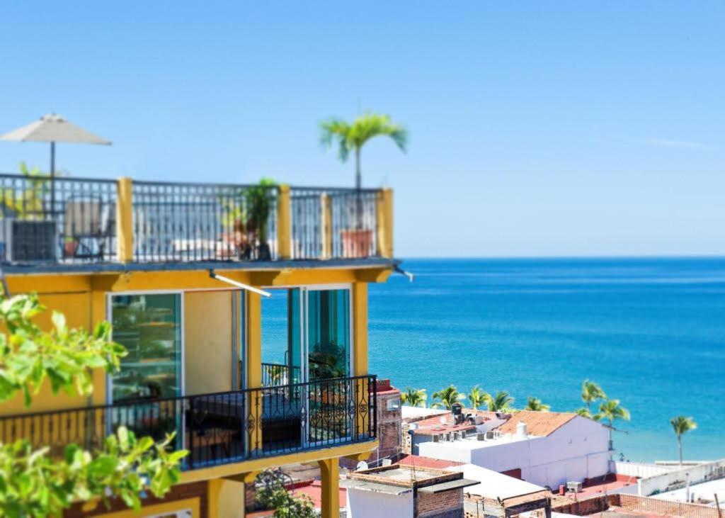 Vallarta Suites 3*