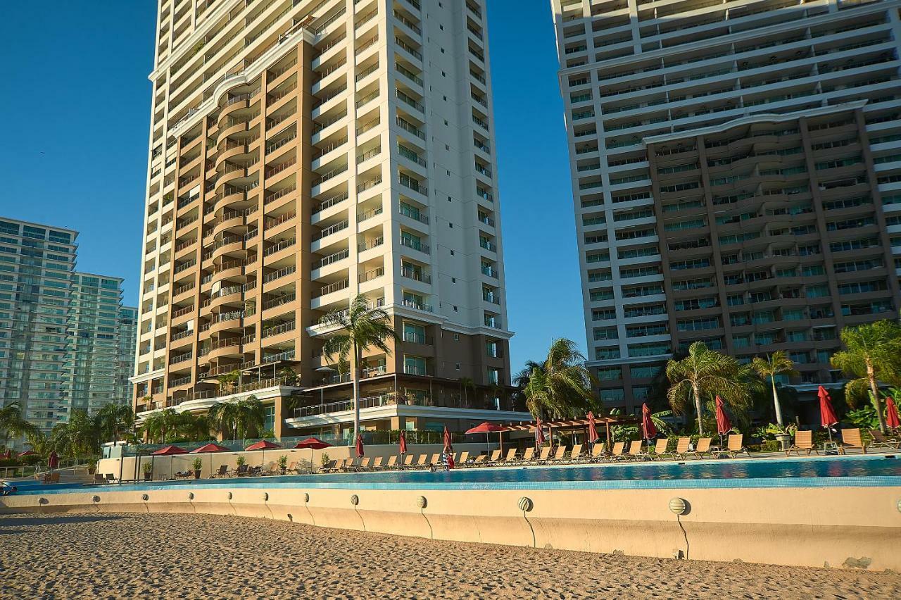 Luxury Ocean View One Bedroom Two Bathrooms Apartment