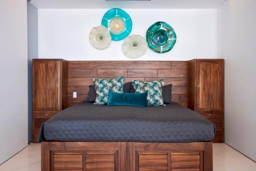 Pier 57 Modern Luxury Pv's Rooftop! *