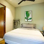 Modern 2Br Near Beach & Boardwalk | Gym & Bbq
