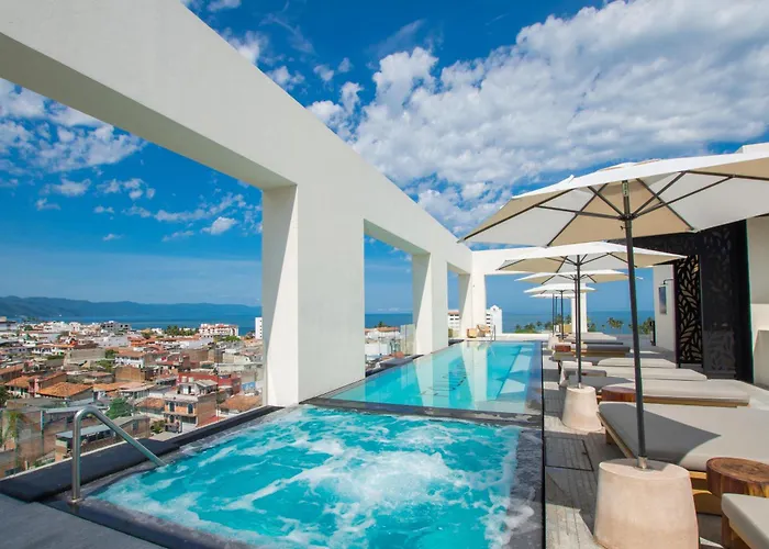 Modern 2Br Near Beach & Boardwalk | Gym & Bbq