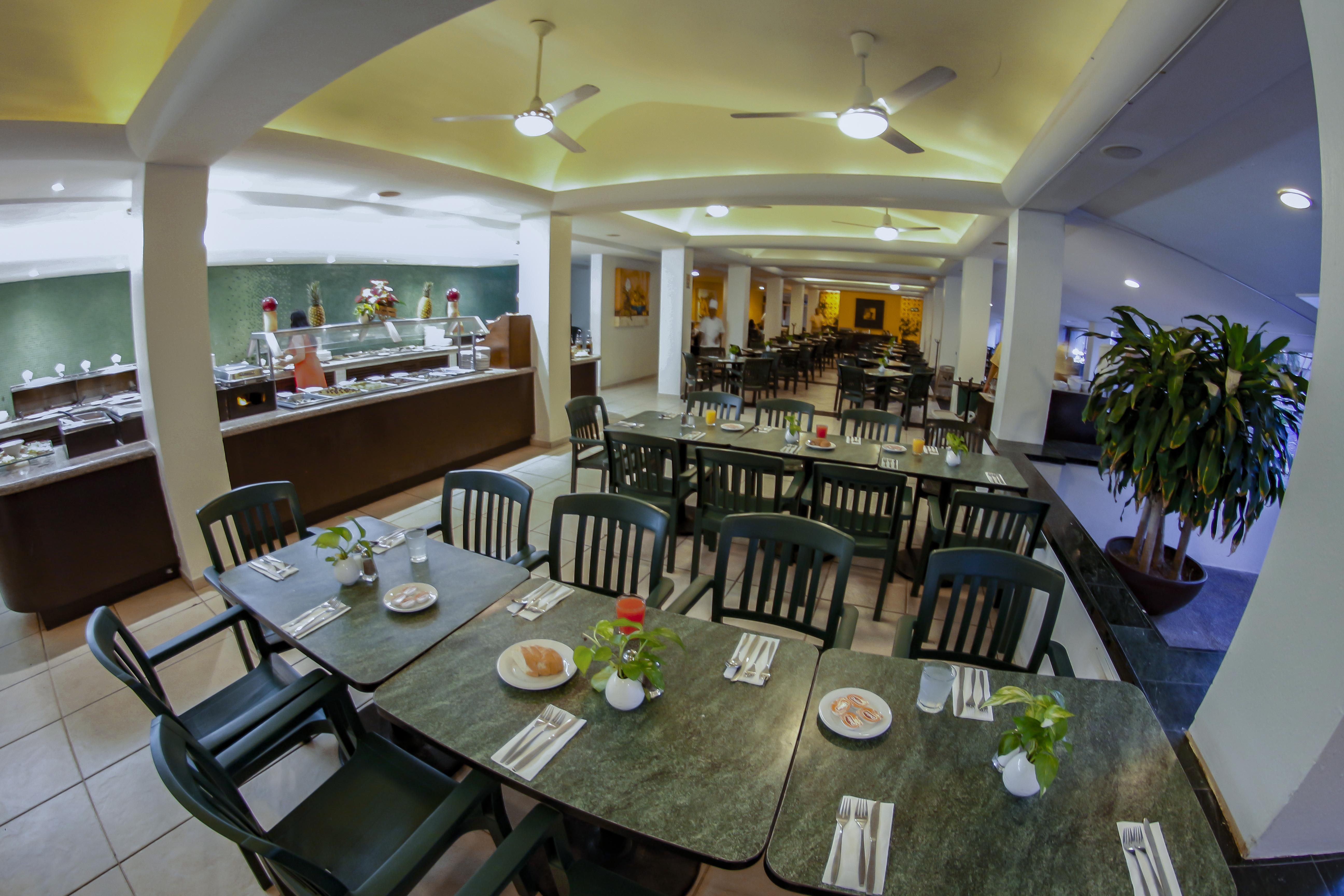 Plaza Pelicanos Club Resort