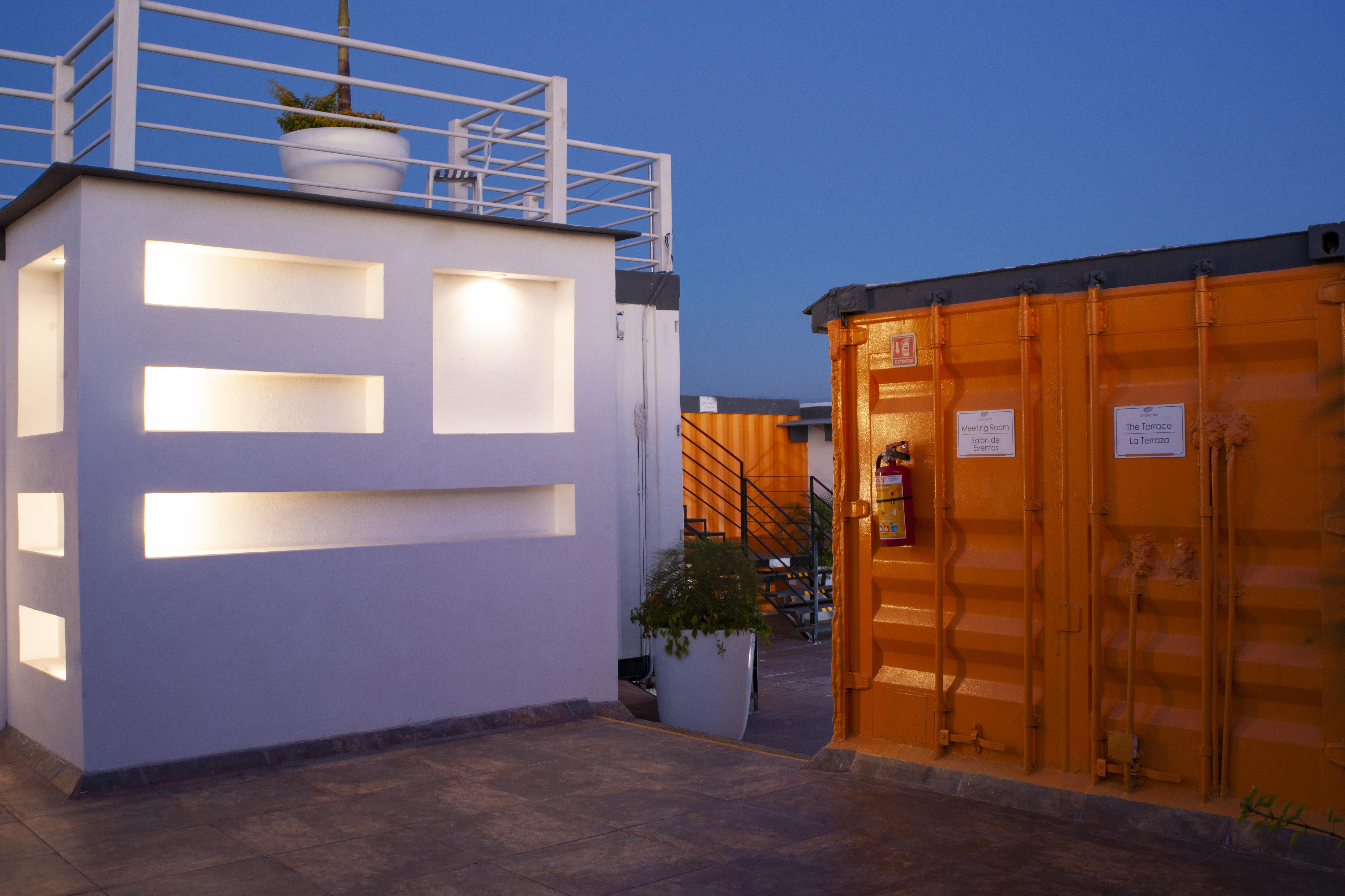 Container Aeropuerto Hotel