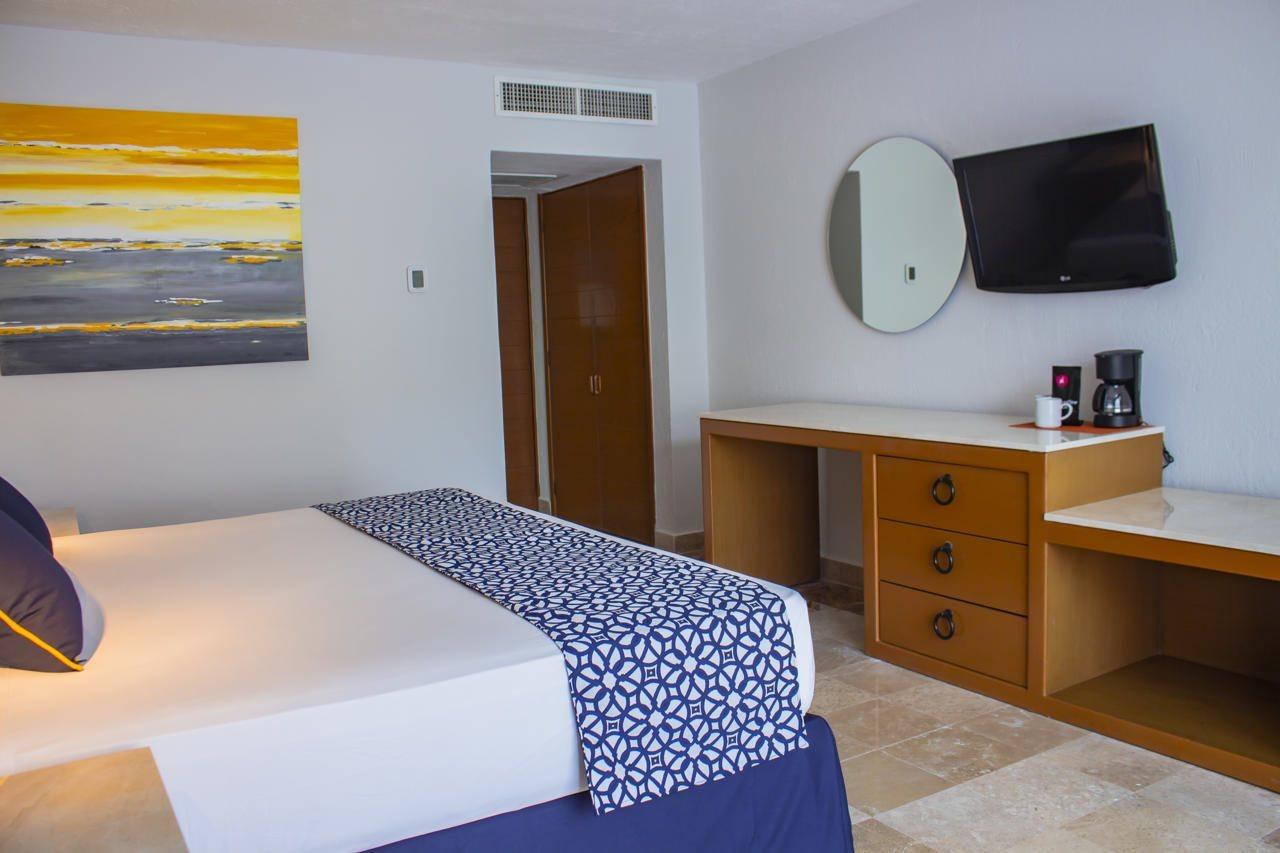 Plaza Pelicanos Club Resort