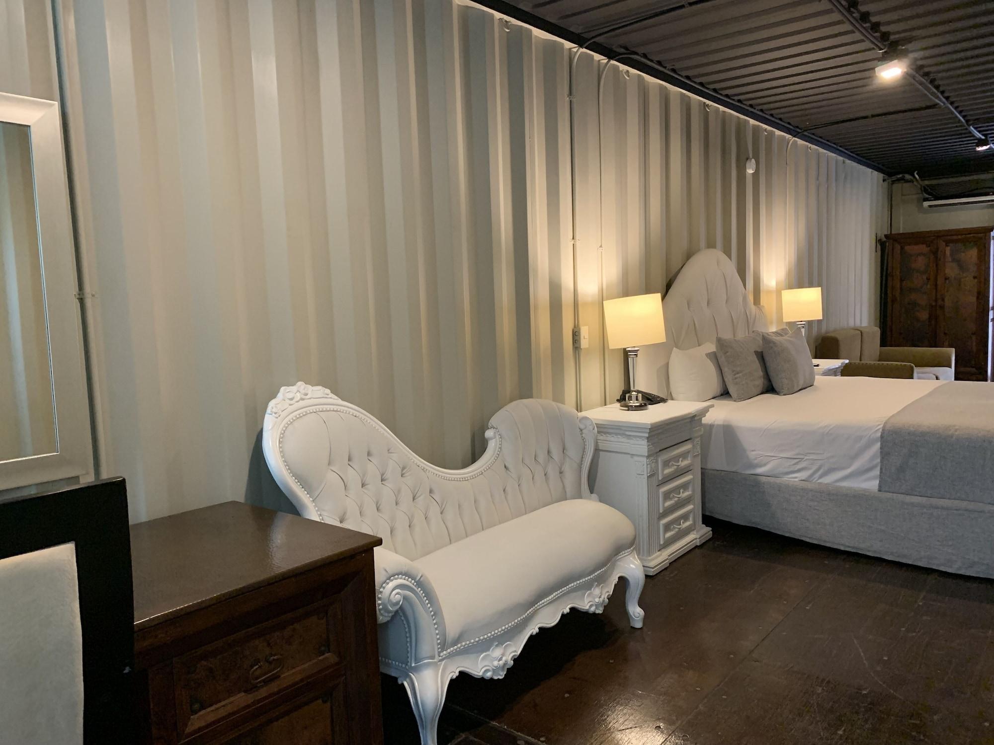 Hotel Container Aeropuerto