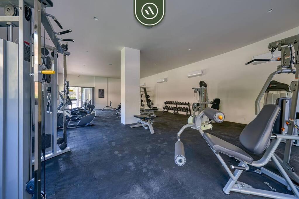 Great With Rooftop Pool - Private Balcony Apartment