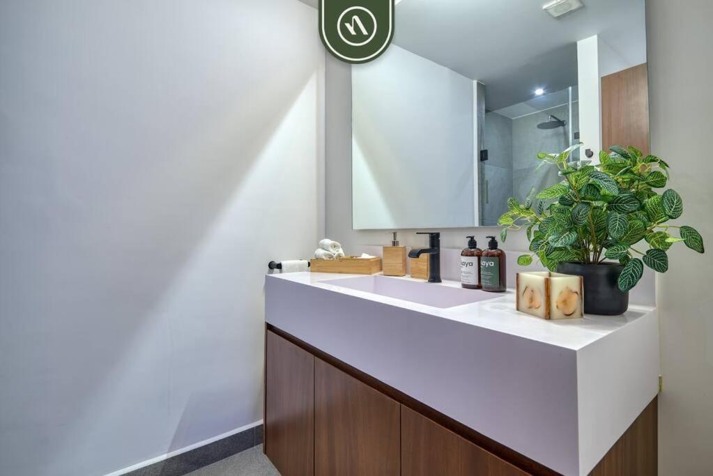 Great With Rooftop Pool - Private Balcony Apartment *