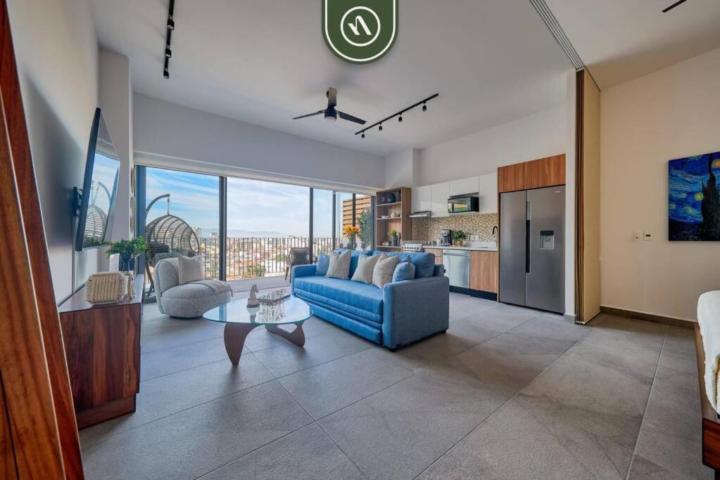 Great With Rooftop Pool - Private Balcony Apartment *