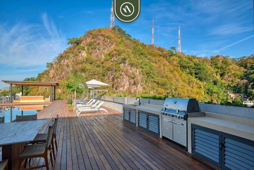 Great With Rooftop Pool - Private Balcony