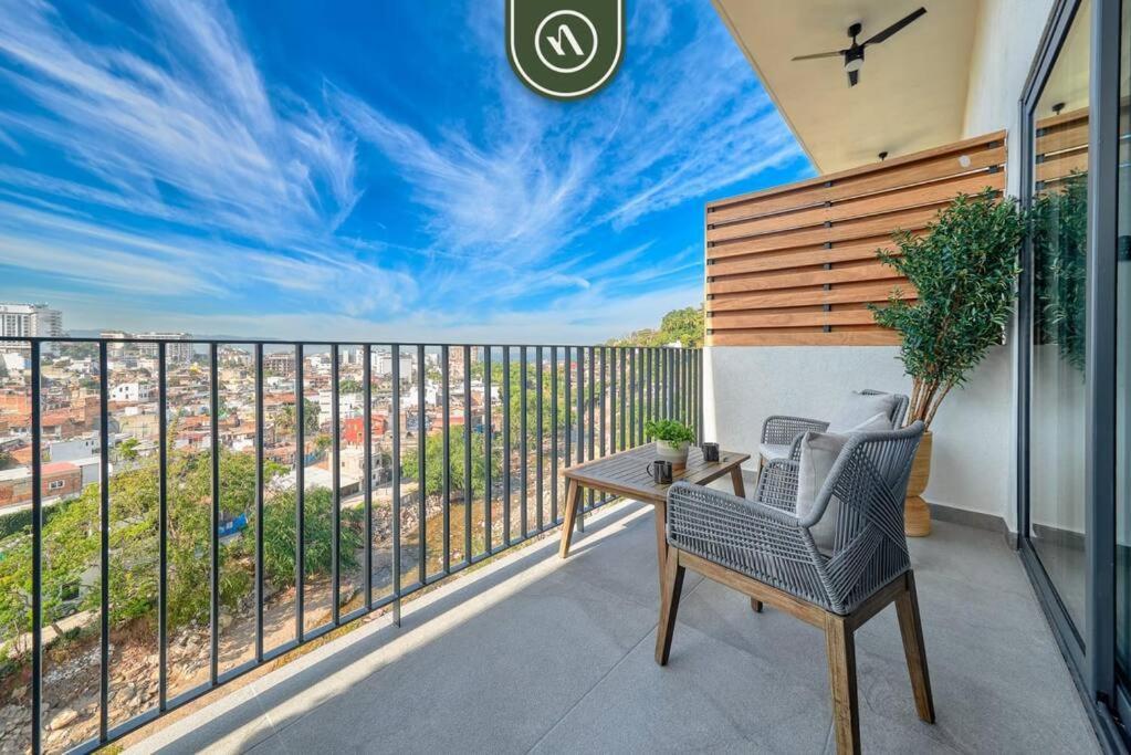 Great With Rooftop Pool - Private Balcony Apartment *