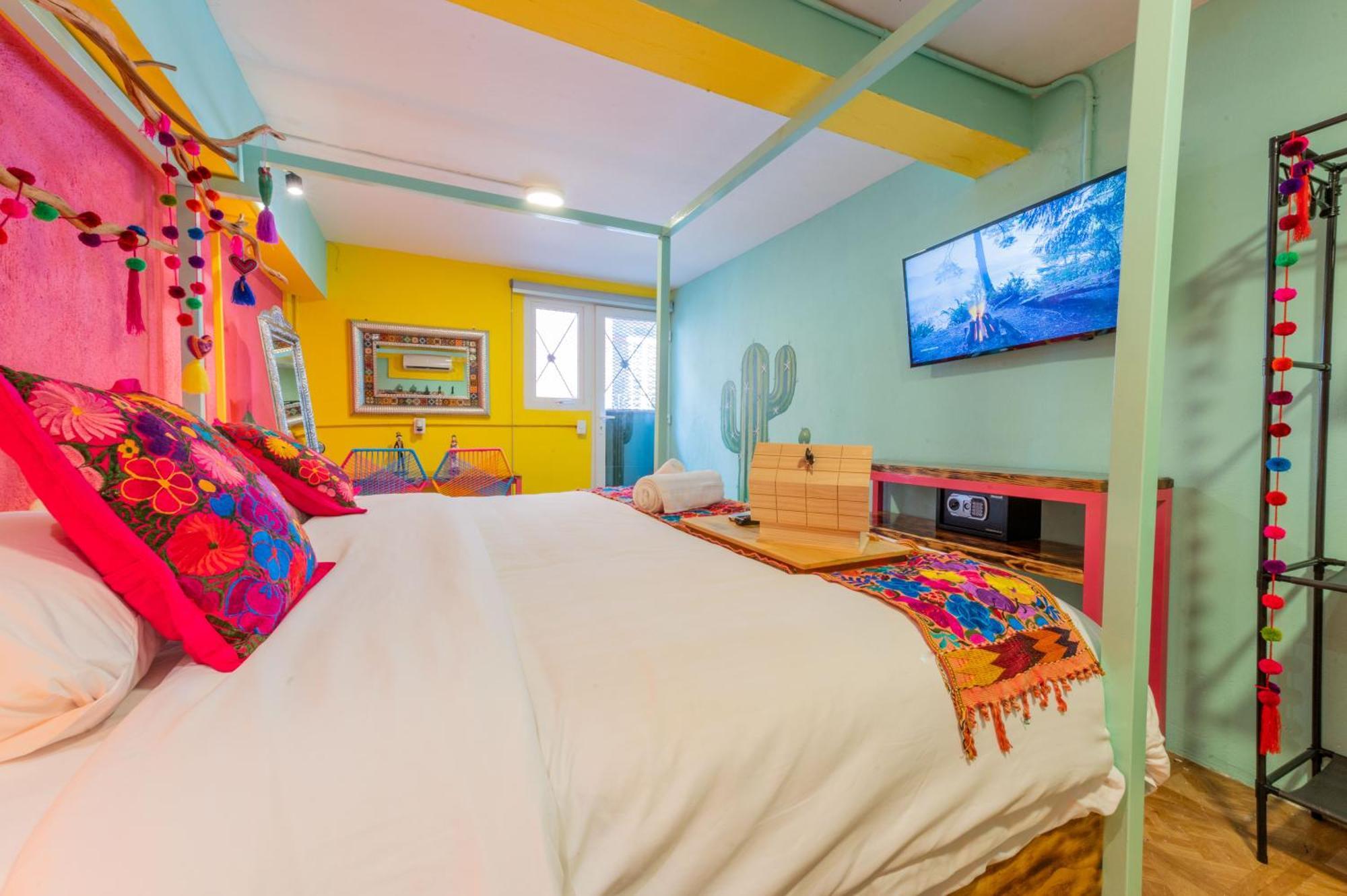 Casa Colibri Malecon Homestay *