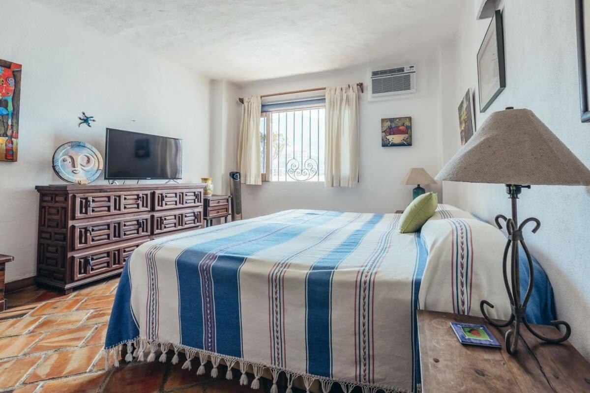 Ocean View 2br Condo-balcony-beach-pool Puerto Vallarta