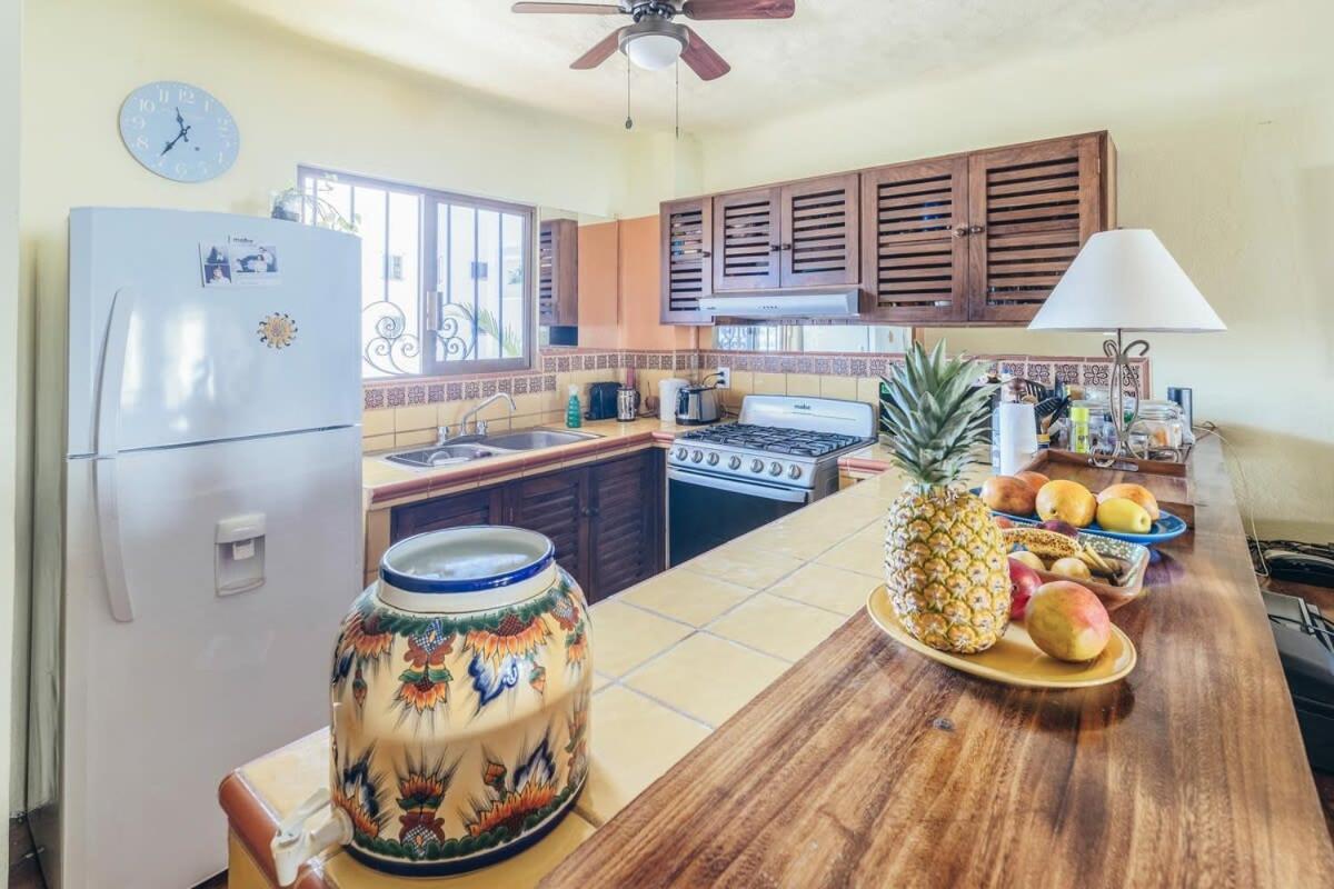 Ocean View 2br Condo-balcony-beach-pool Apartment