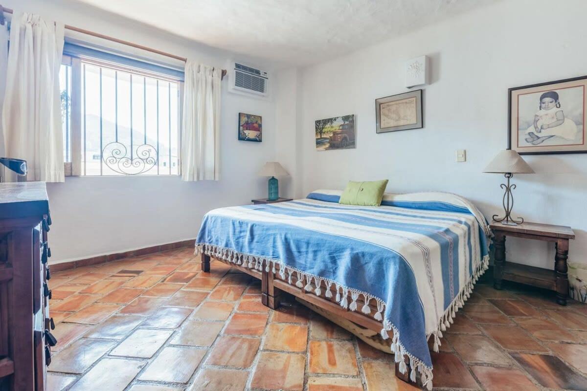 Ocean View 2br Condo-balcony-beach-pool Apartment
