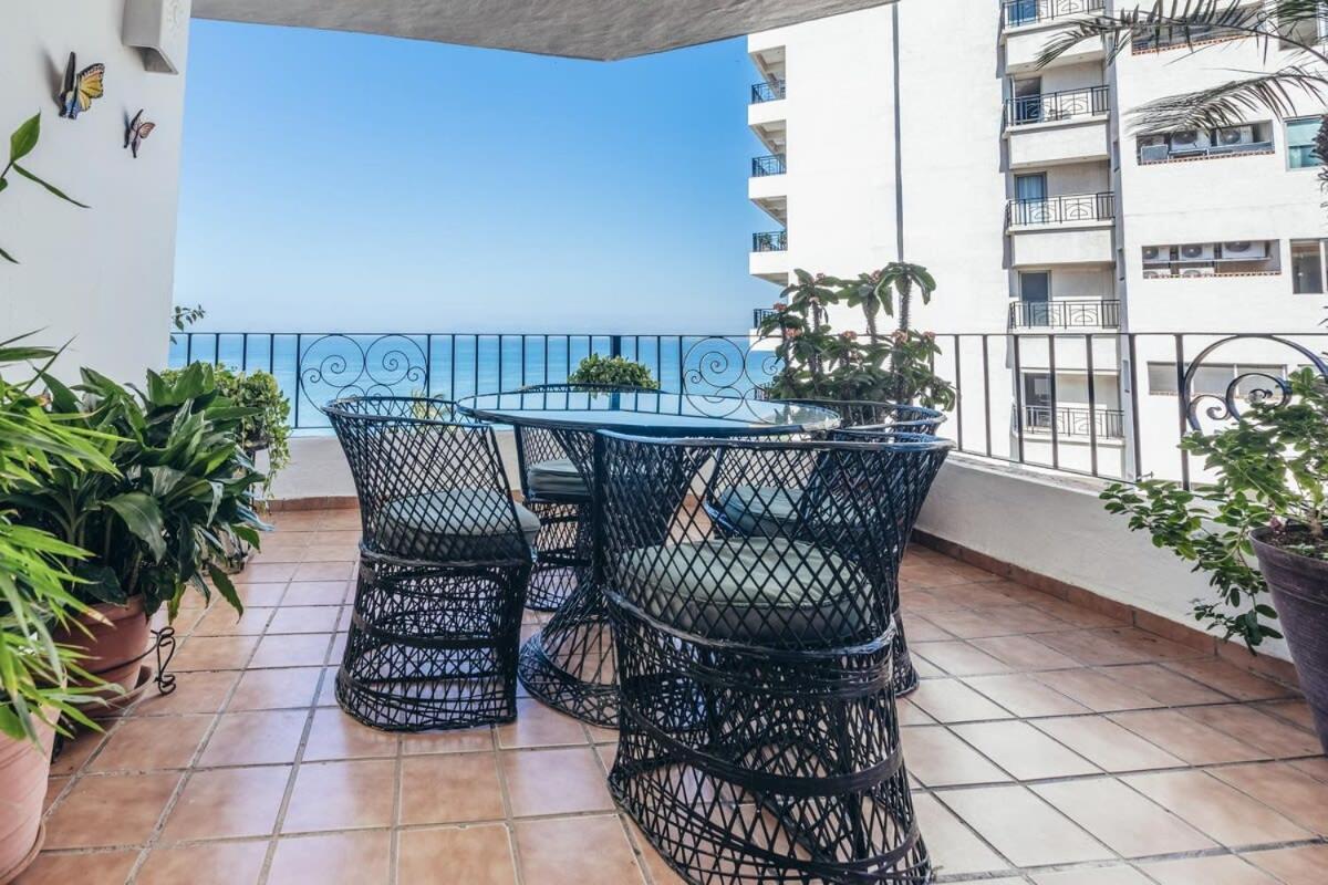 Ocean View 2br Condo-balcony-beach-pool Apartment *
