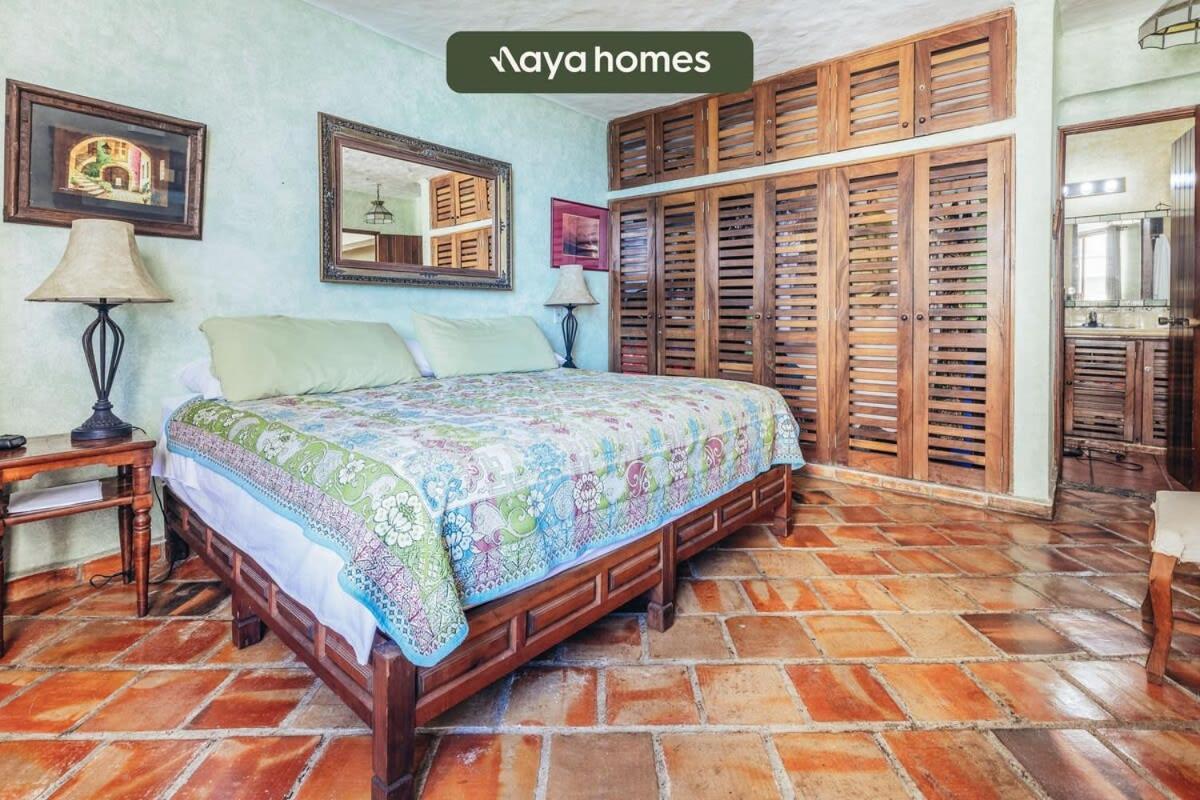 Ocean View 2br Condo-balcony-beach-pool
