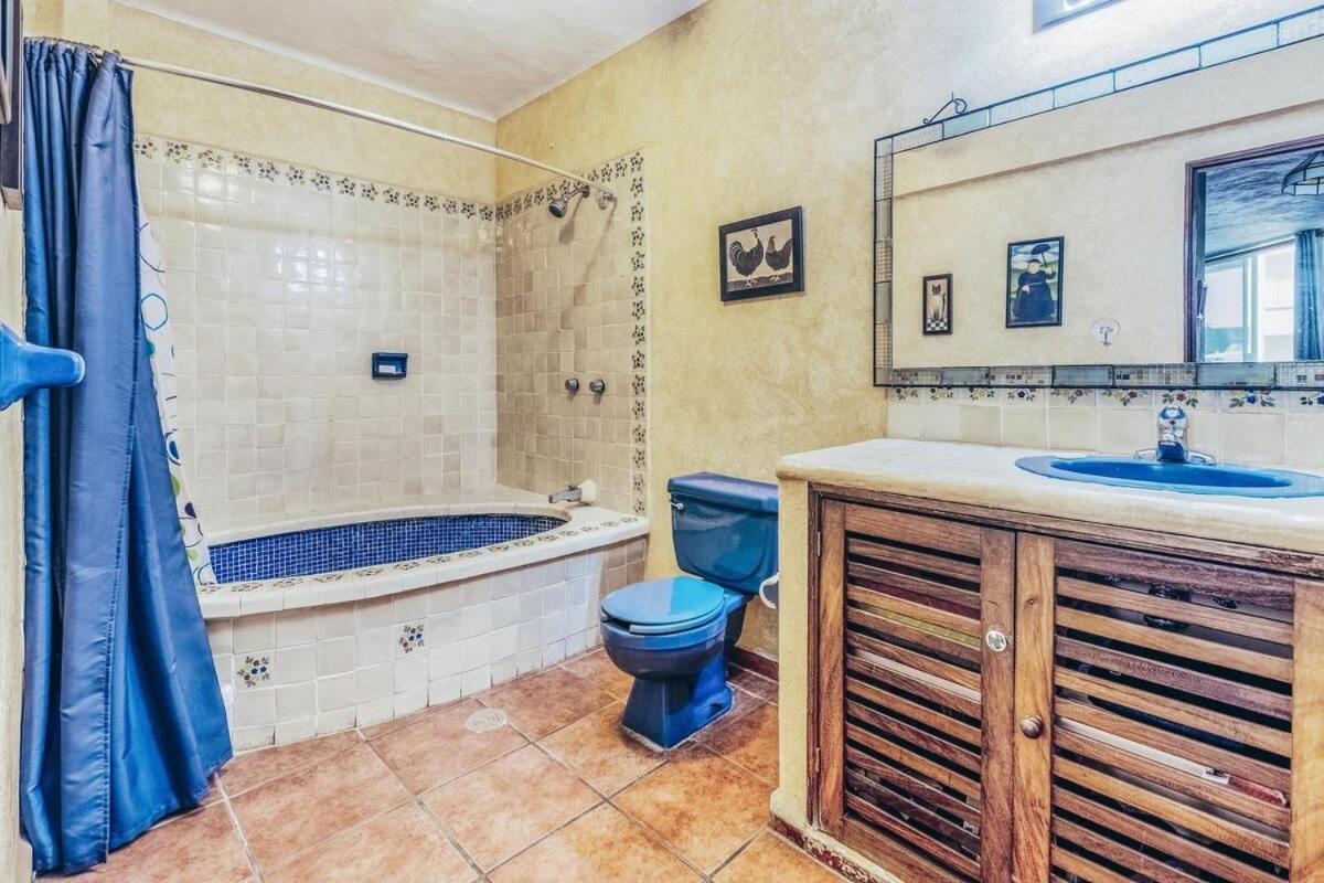 Ocean View 2br Condo-balcony-beach-pool