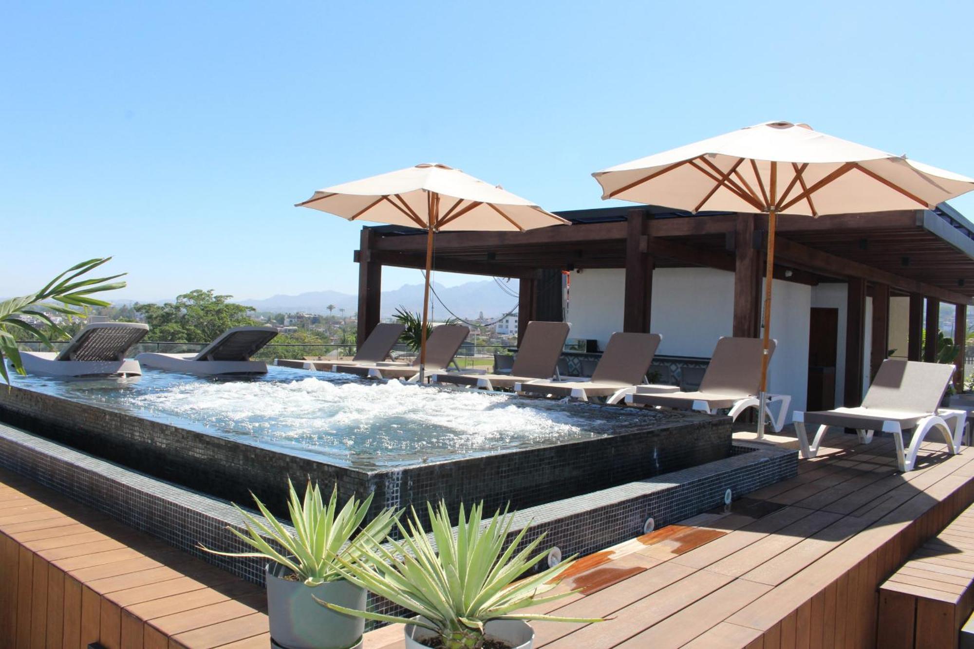 105 Downtown, Rooftop - Ocean View Apartment