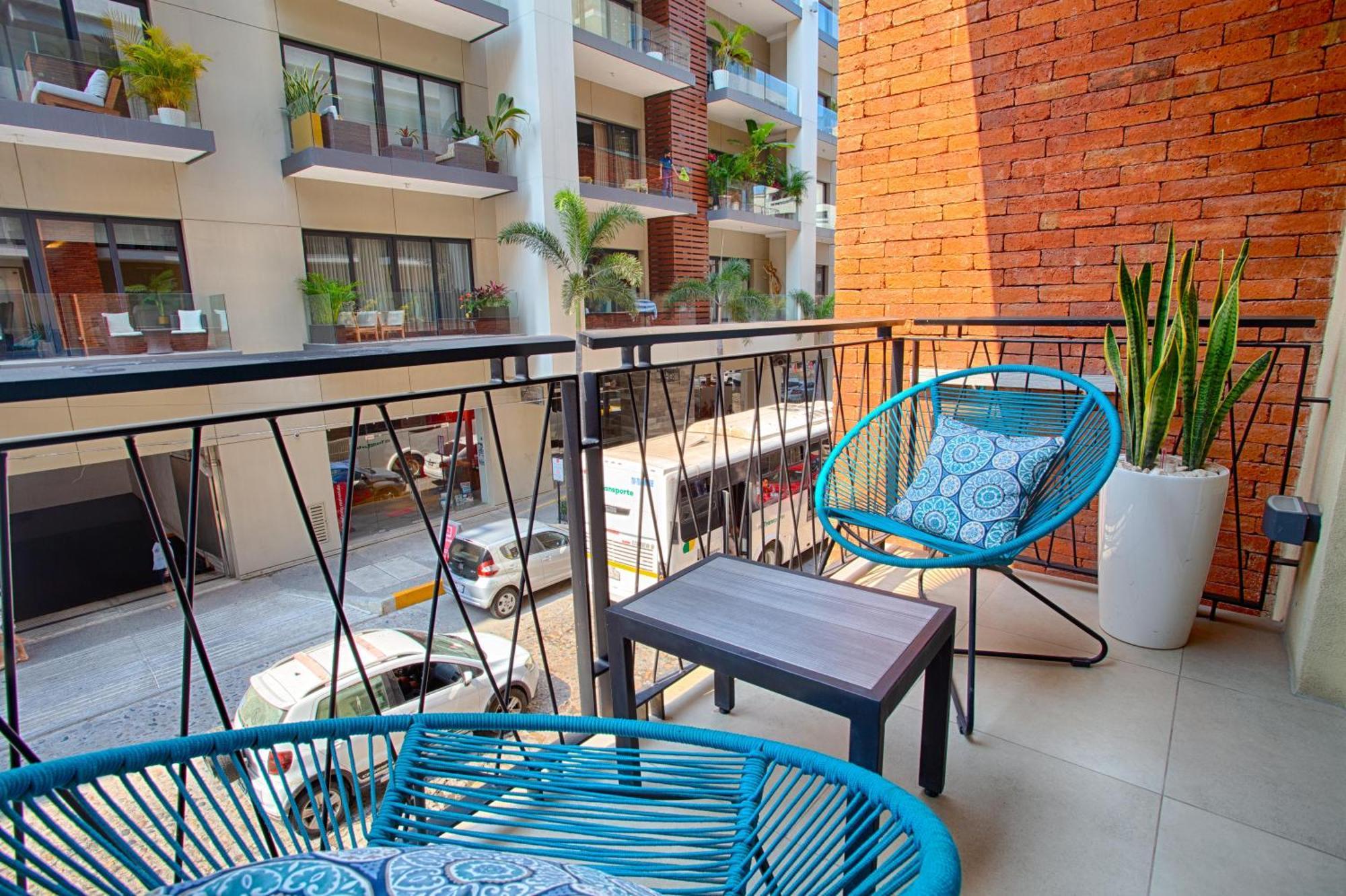 Well-equipped In Old Town, Pools, Gym, Bbq Holiday home