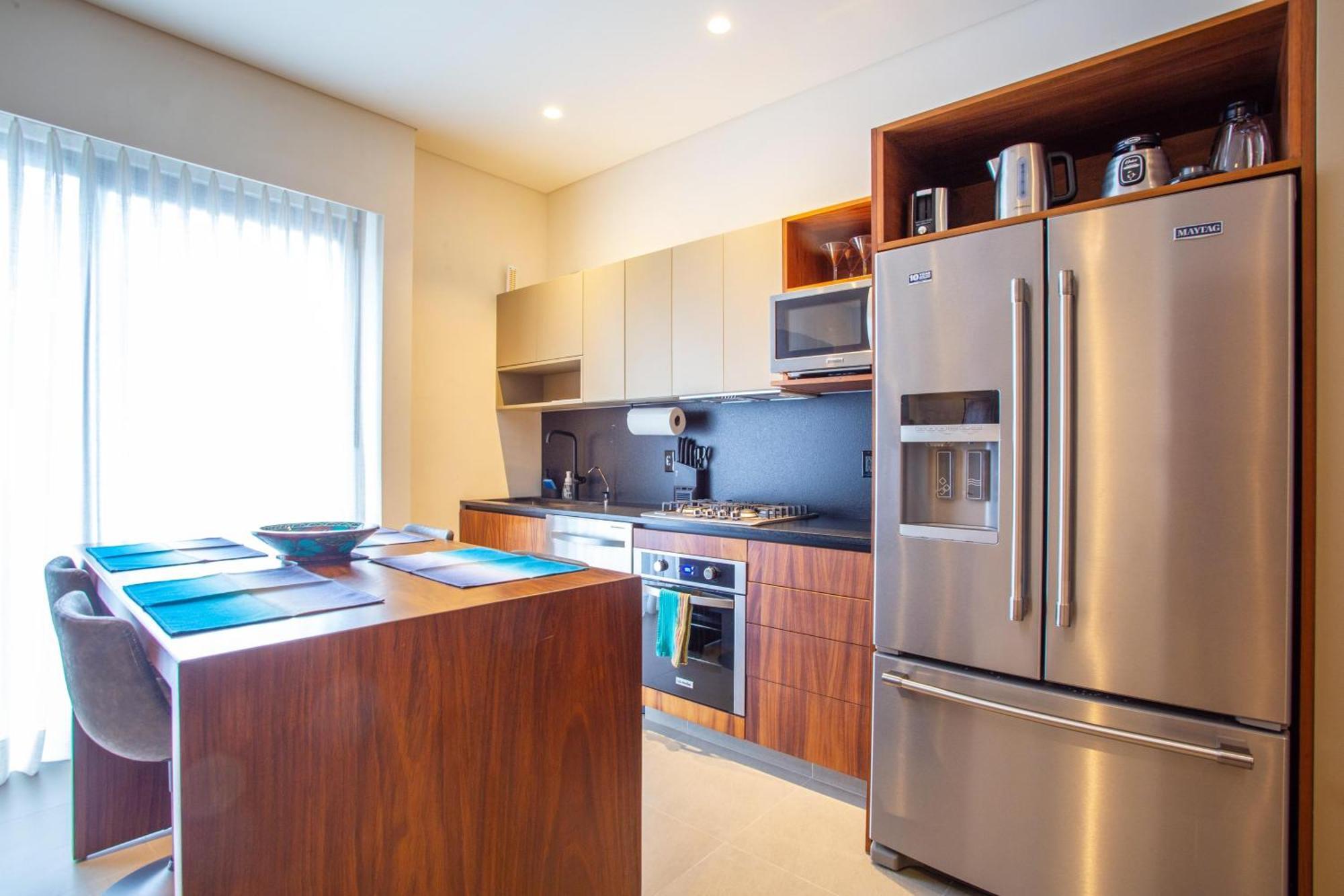 Modern 2br Near & Boardwalk | Gym & Bbq *