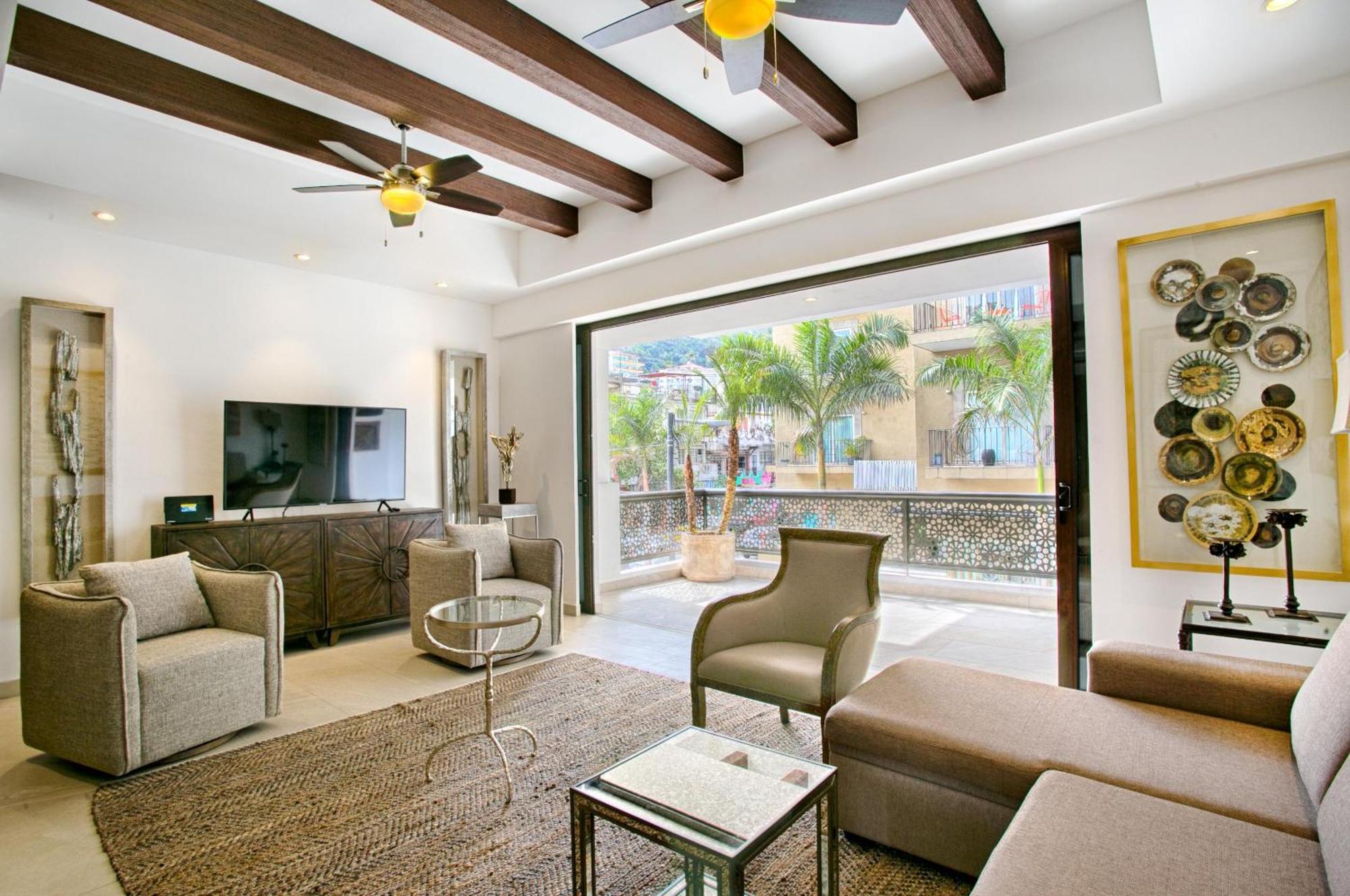 Luxury 2 Bedroom Condo, Walk To Everything In Zona Romantica, Pool, Bbq * Puerto Vallarta