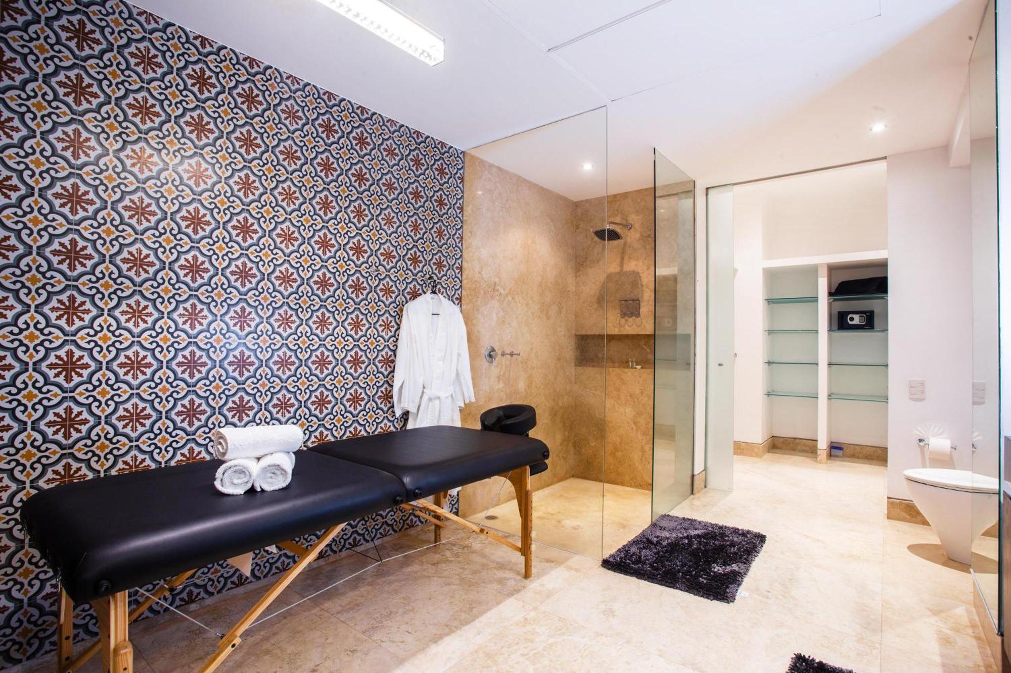 Holiday home Fully Remodeled 12 Stories Up, First Floor Retreat