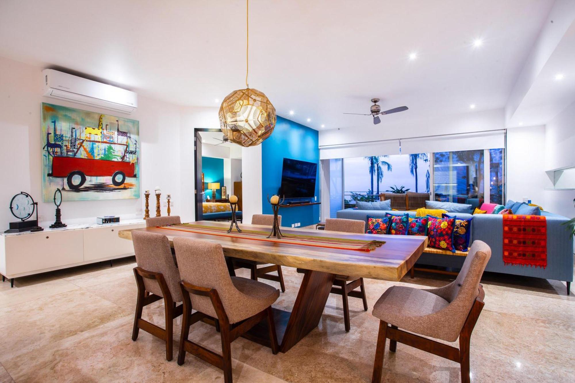 Fully Remodeled 12 Stories Up, First Floor Retreat Holiday home *
