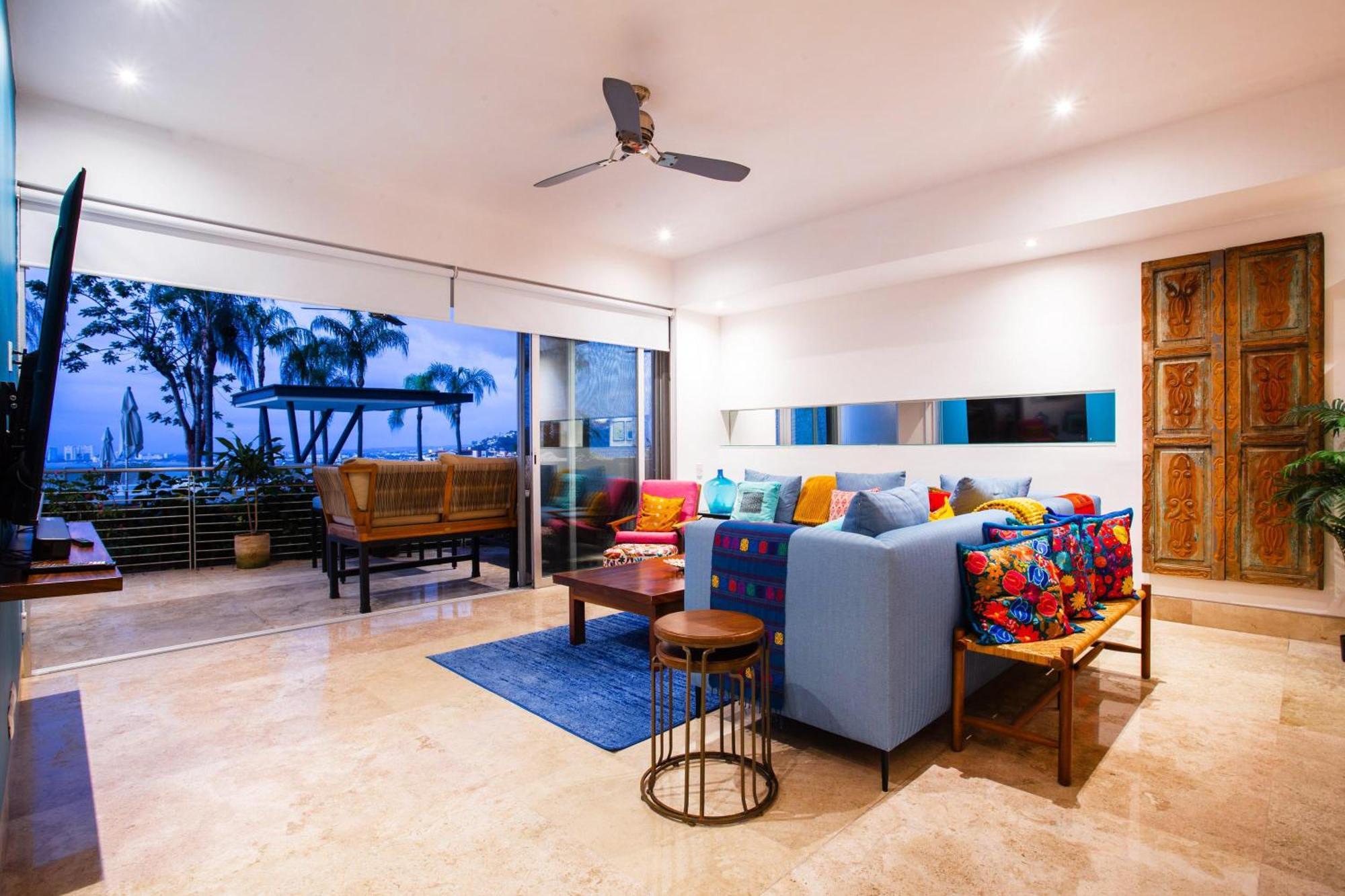Fully Remodeled 12 Stories Up, First Floor Retreat Holiday home