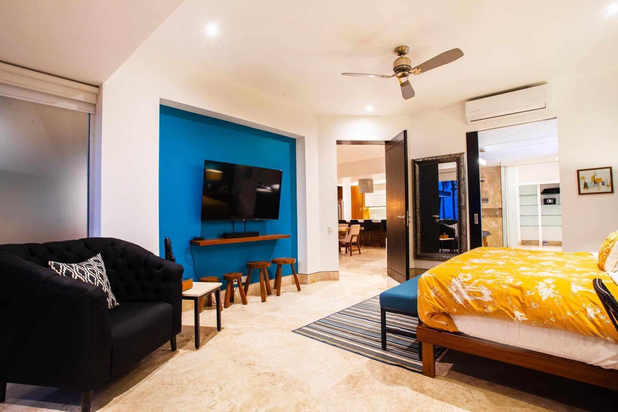 Holiday home Fully Remodeled 12 Stories Up, First Floor Retreat