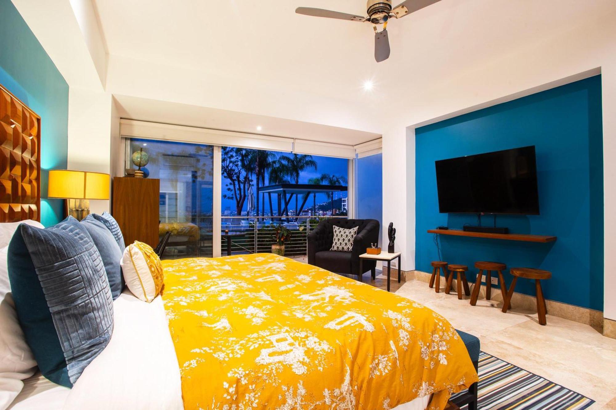 Holiday home Fully Remodeled 12 Stories Up, First Floor Retreat *