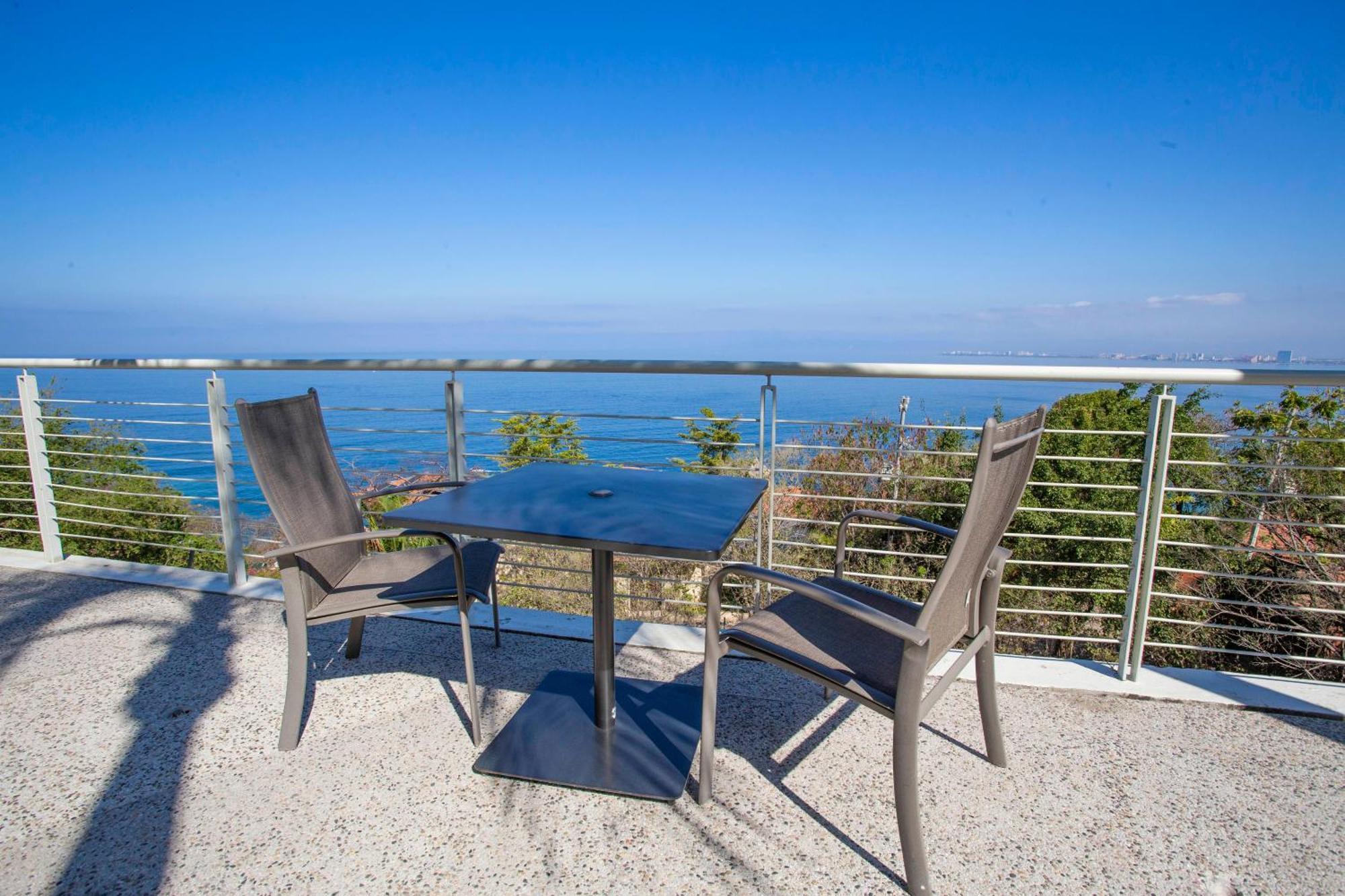 Fully Remodeled 12 Stories Up, First Floor Retreat *