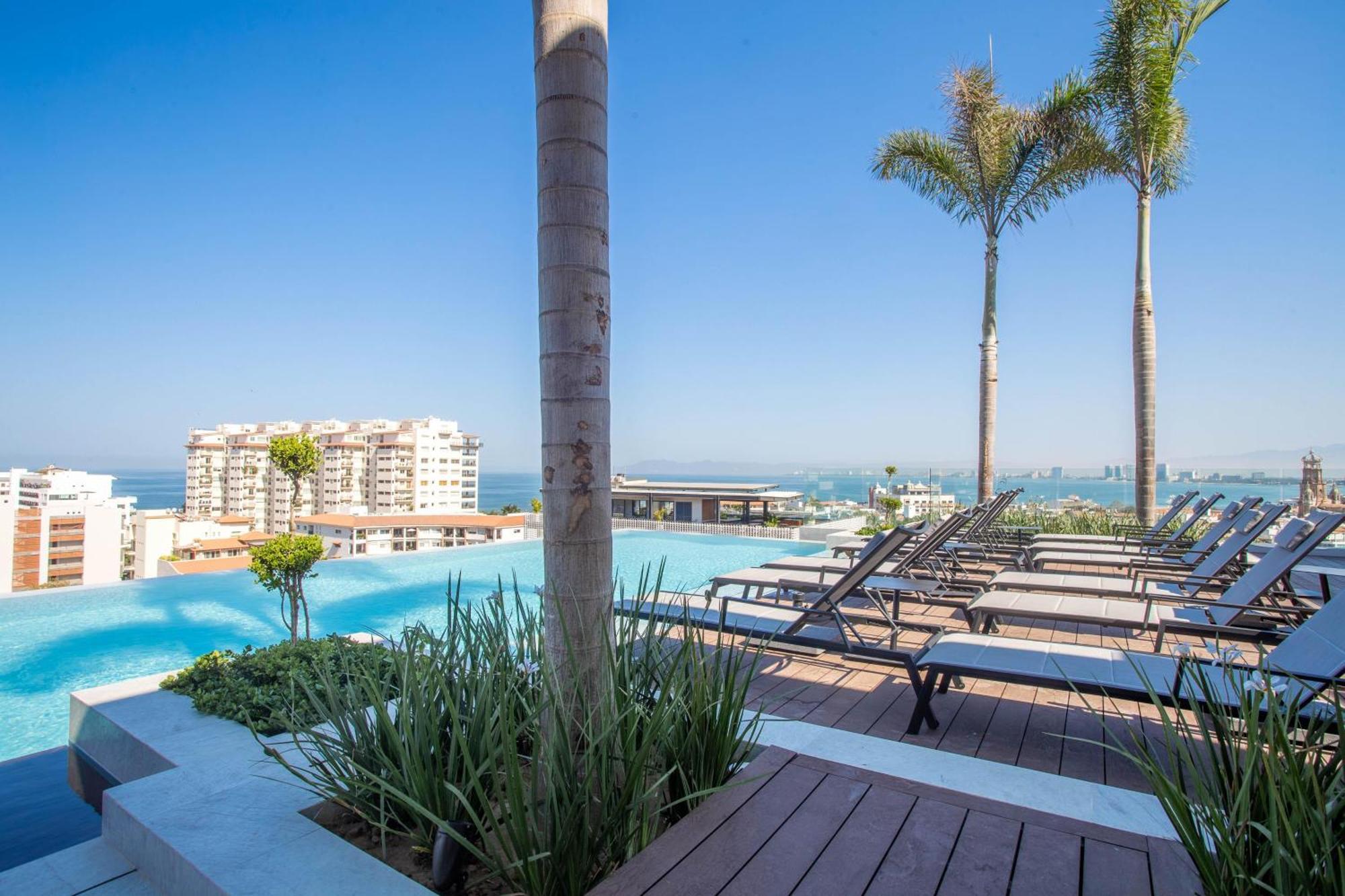New Large Balcony, Hot Tub, Gym Holiday home
