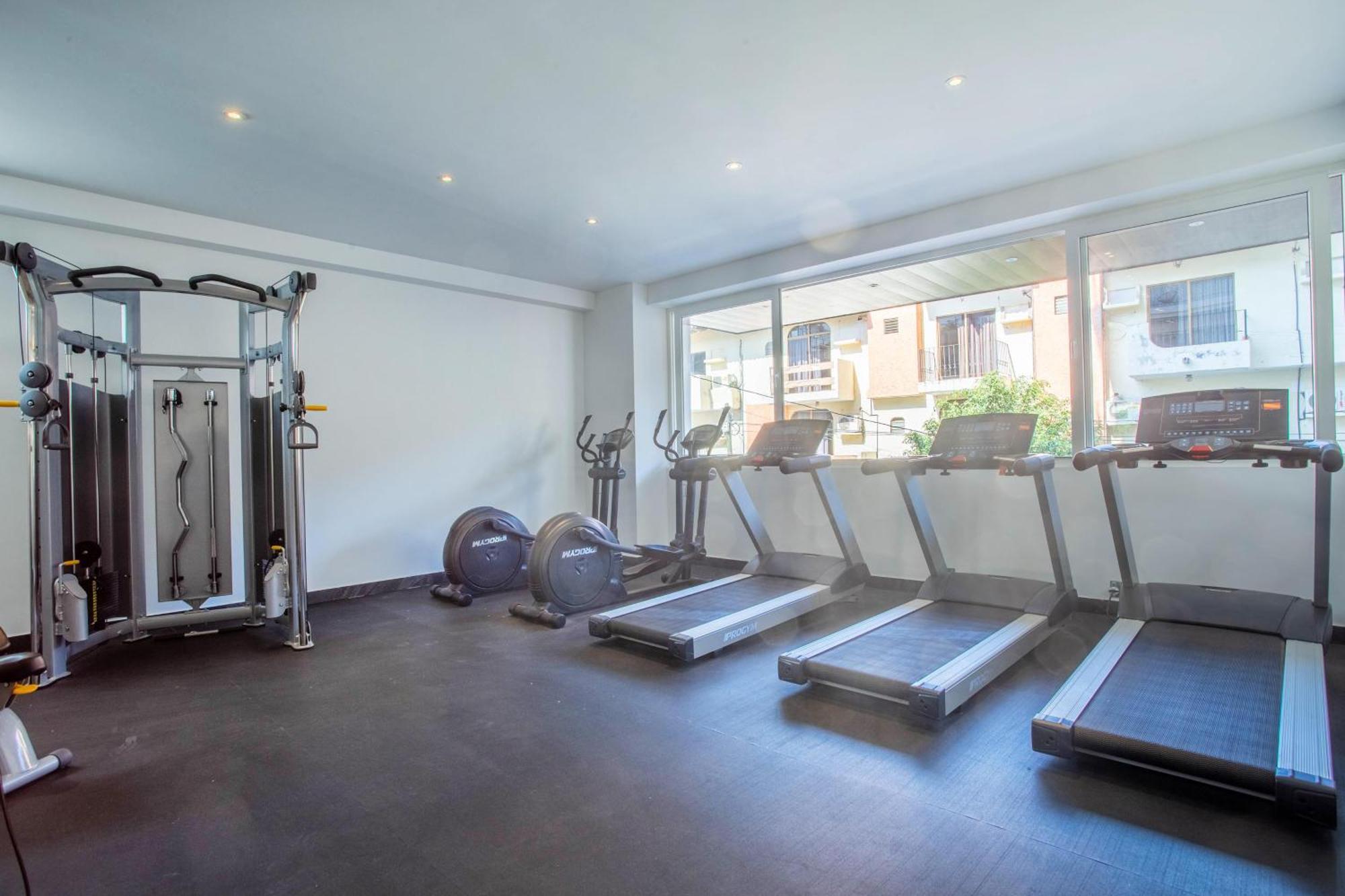 Holiday home New Large Balcony, Hot Tub, Gym *