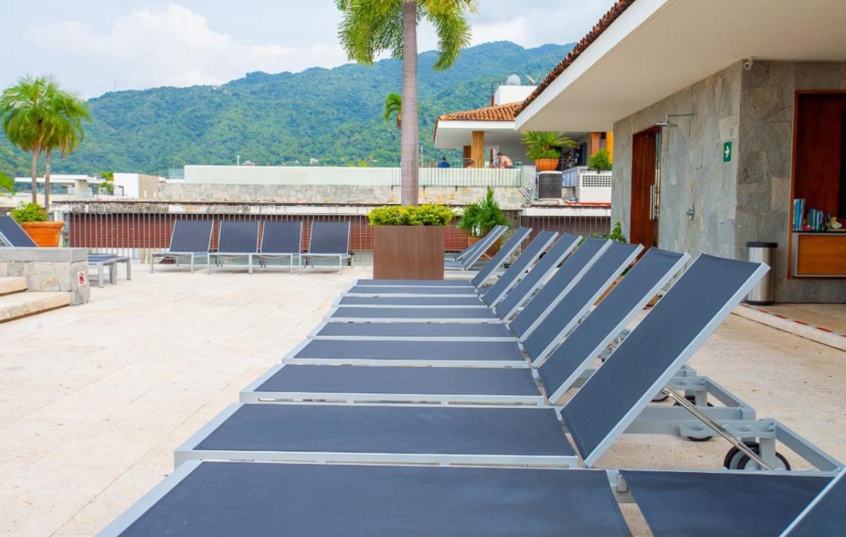 Penthouse 2 Blocks From Muertos Aparthotel Puerto Vallarta