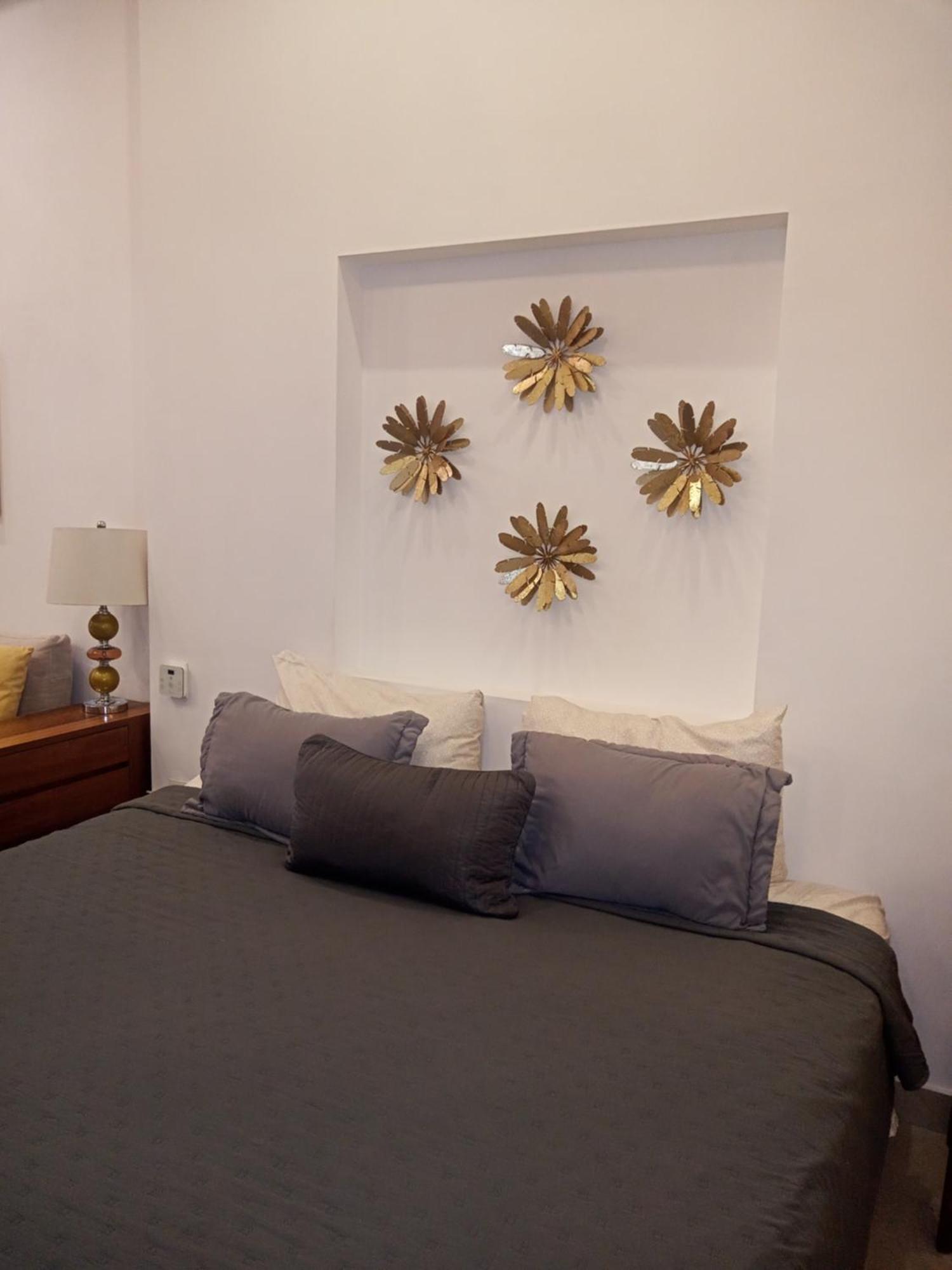 Penthouse 2 Blocks From Muertos *