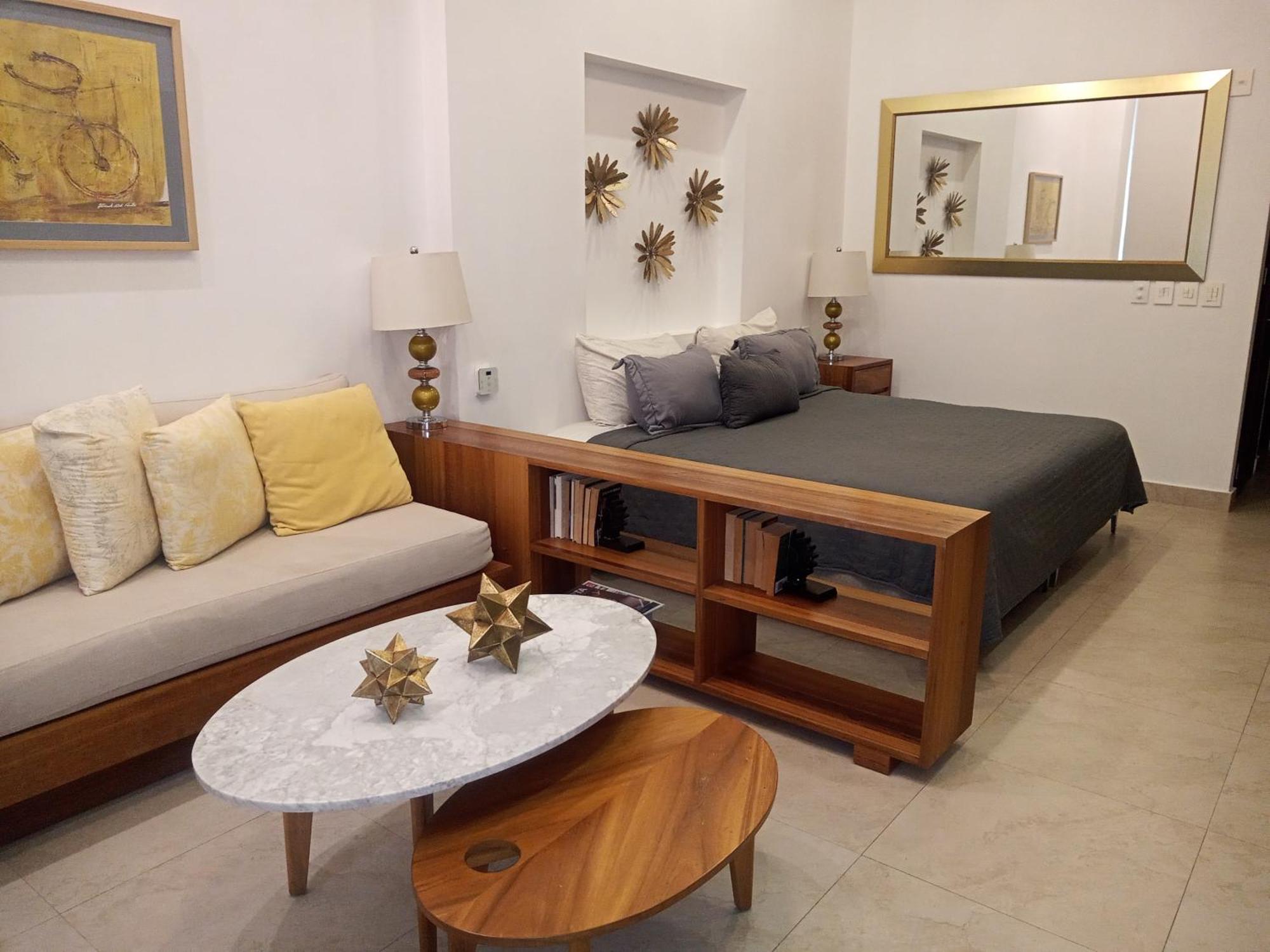 Penthouse 2 Blocks From Muertos *