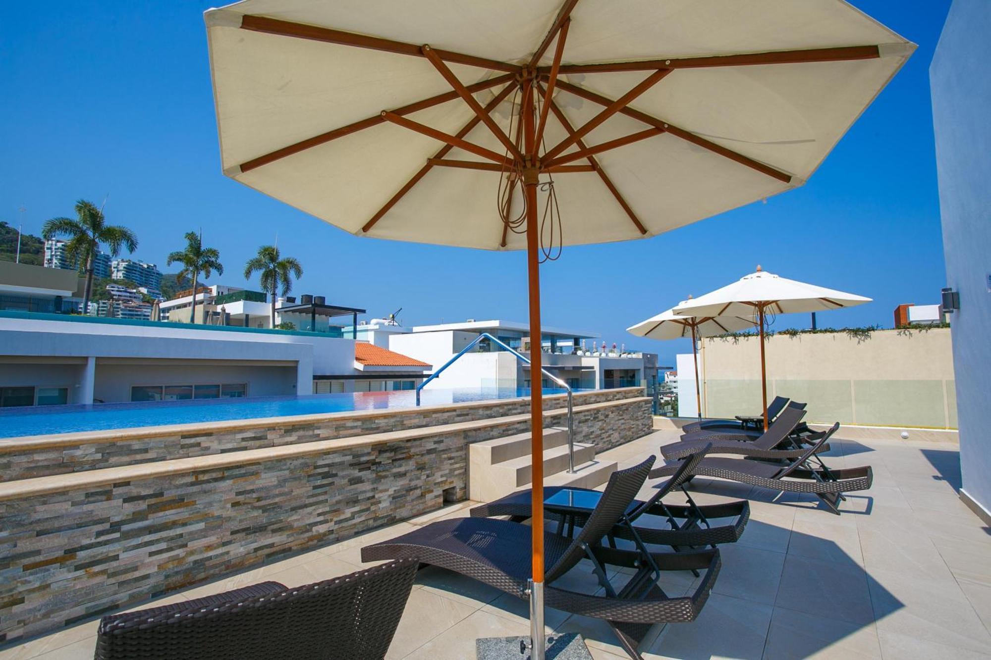 Luxury 2 Bedroom Condo, Walk To Everything In Zona Romantica, Pool, Bbq *