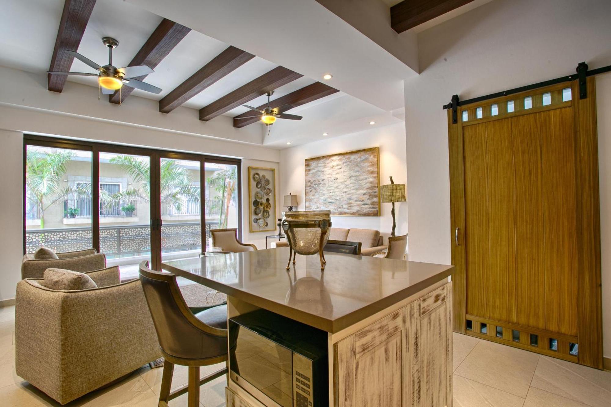 Luxury 2 Bedroom Condo, Walk To Everything In Zona Romantica, Pool, Bbq Holiday home *