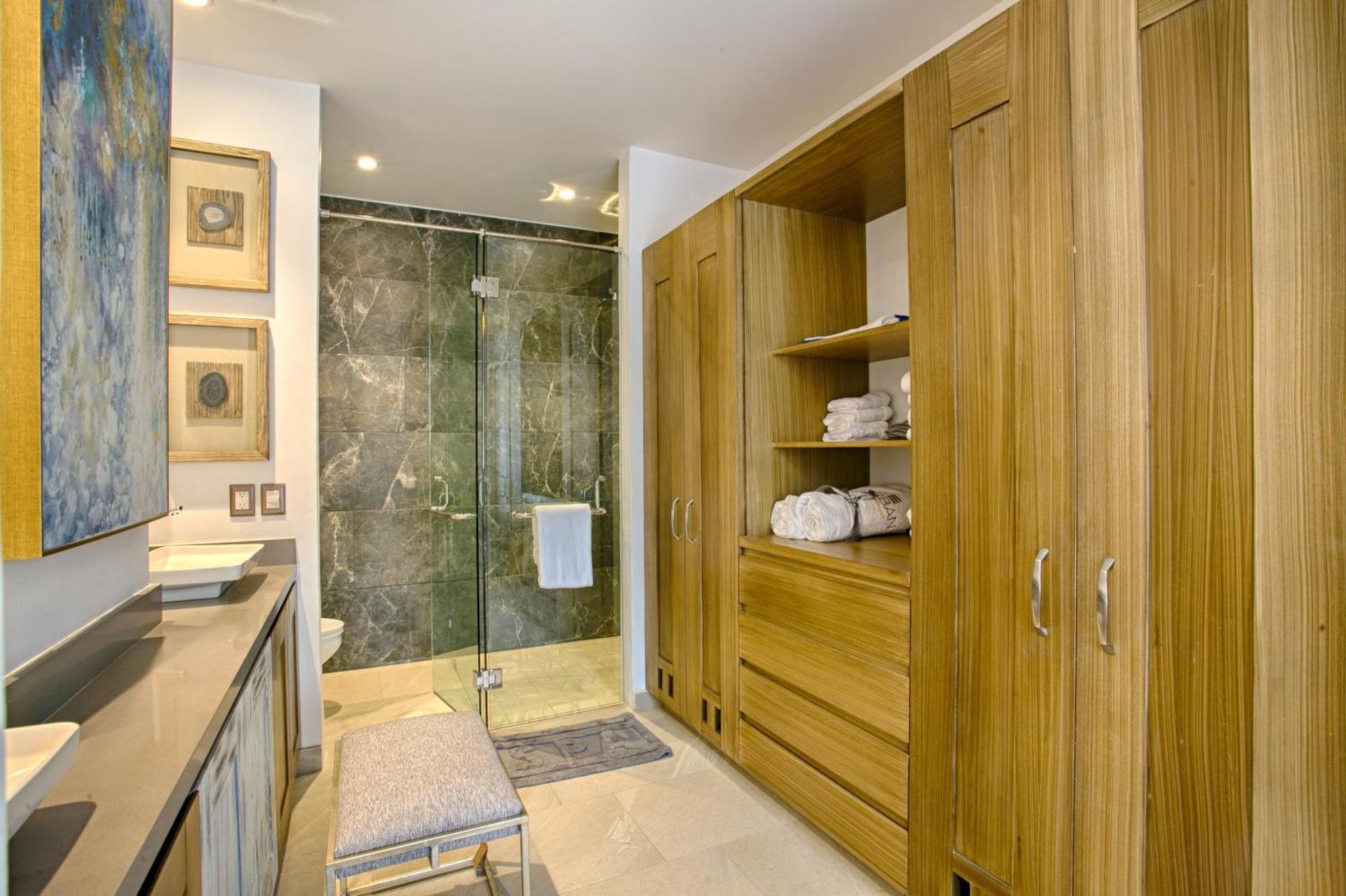 Luxury 2 Bedroom Condo, Walk To Everything In Zona Romantica, Pool, Bbq Puerto Vallarta