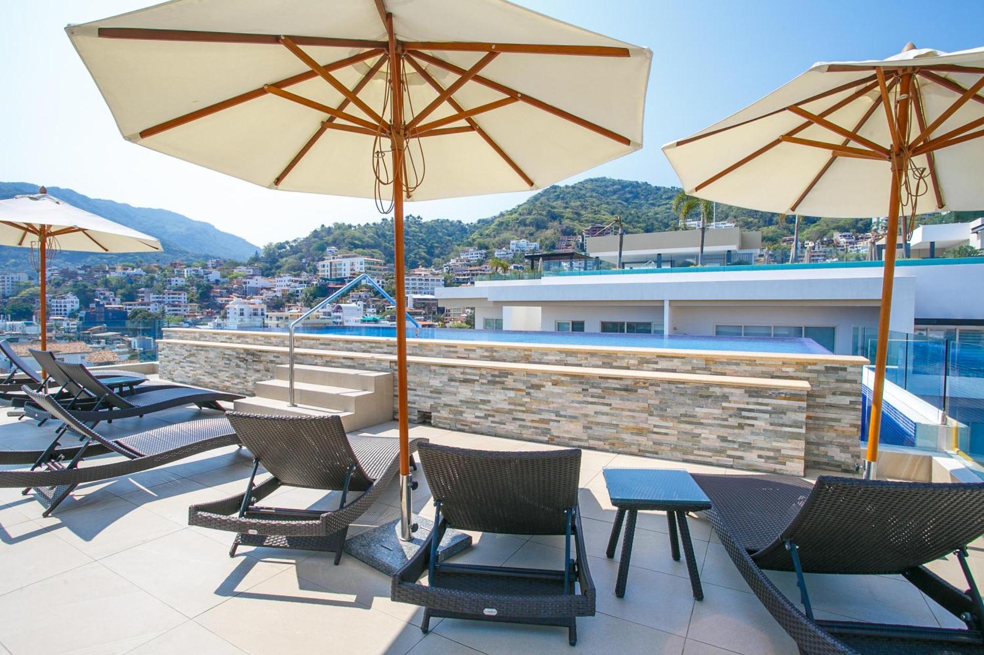 Holiday home Luxury 2 Bedroom Condo, Walk To Everything In Zona Romantica, Pool, Bbq Puerto Vallarta