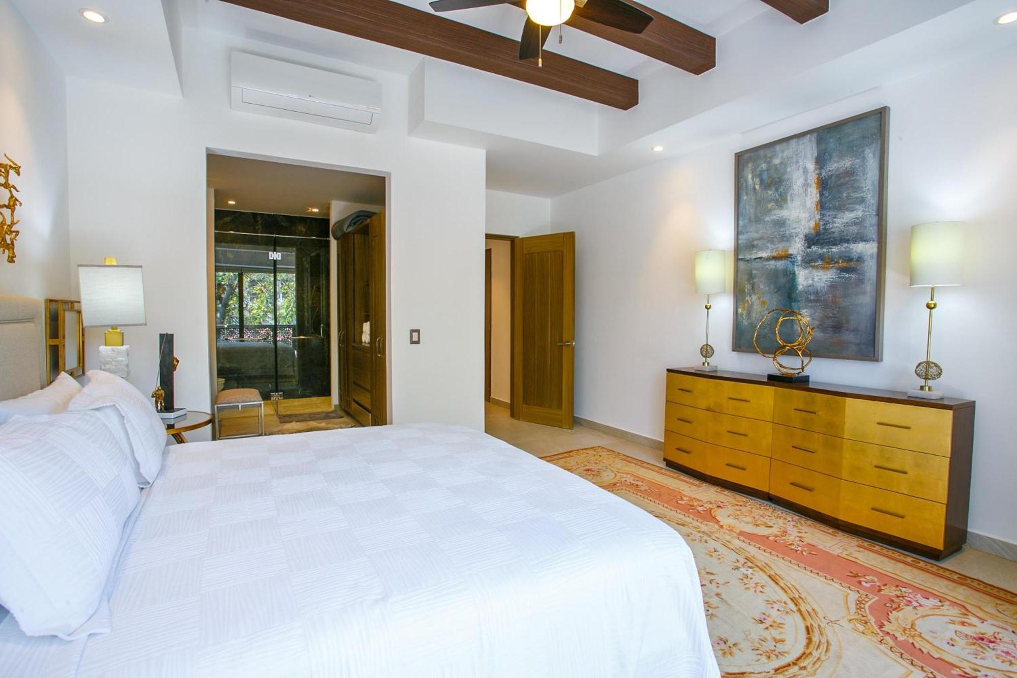 Luxury 2 Bedroom Condo, Walk To Everything In Zona Romantica, Pool, Bbq Holiday home *