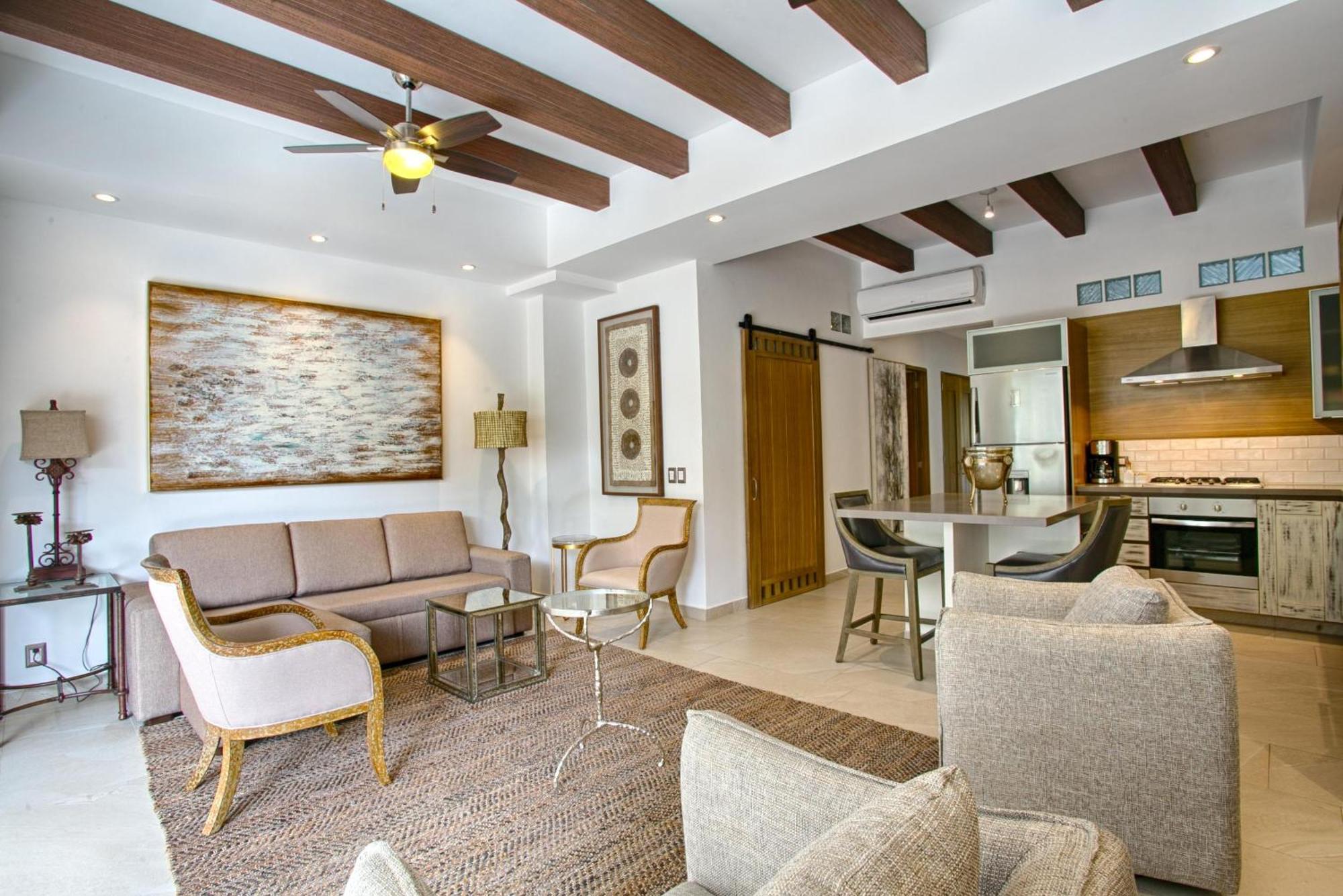 Holiday home Luxury 2 Bedroom Condo, Walk To Everything In Zona Romantica, Pool, Bbq Puerto Vallarta