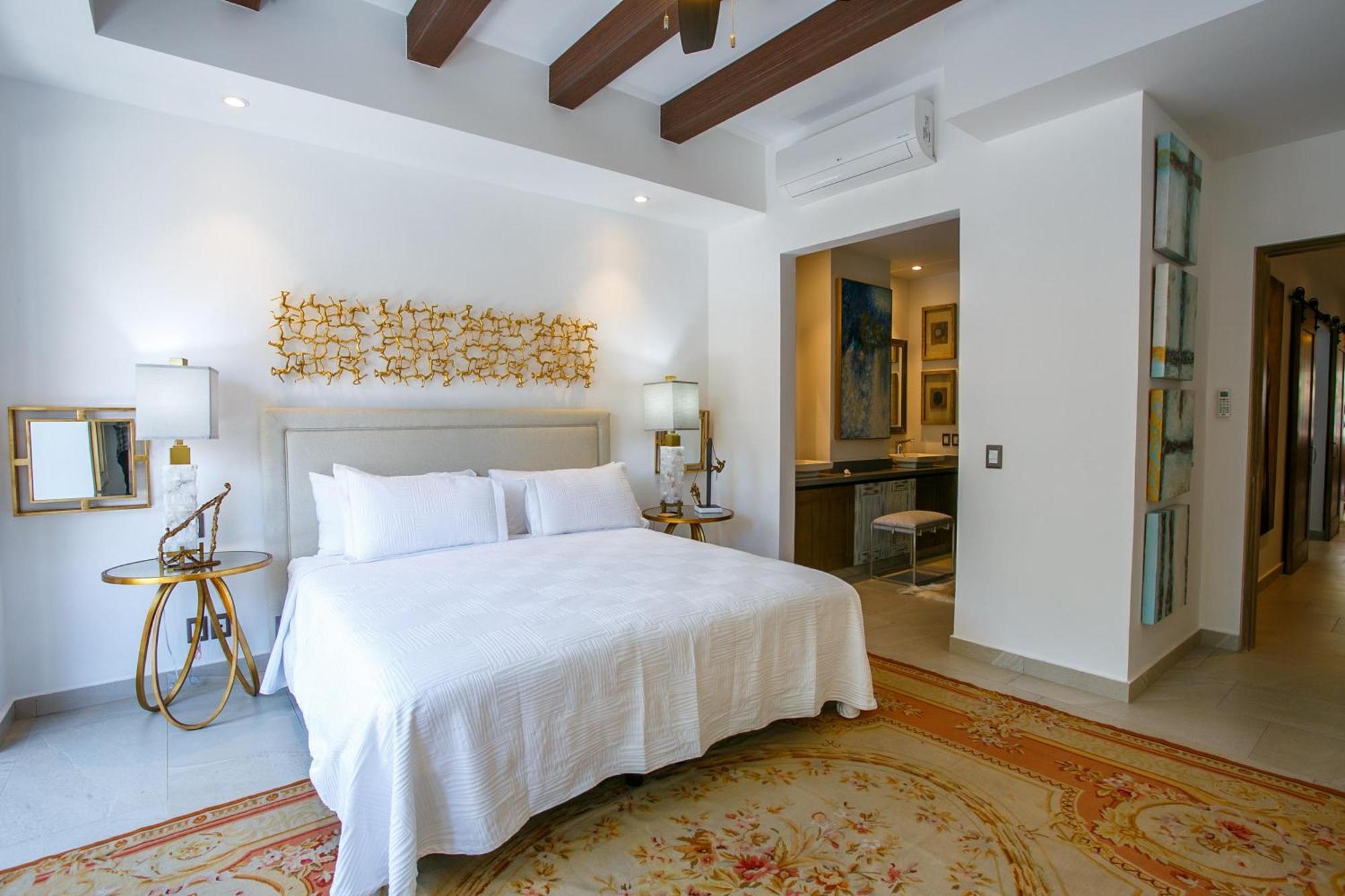 Luxury 2 Bedroom Condo, Walk To Everything In Zona Romantica, Pool, Bbq Holiday home