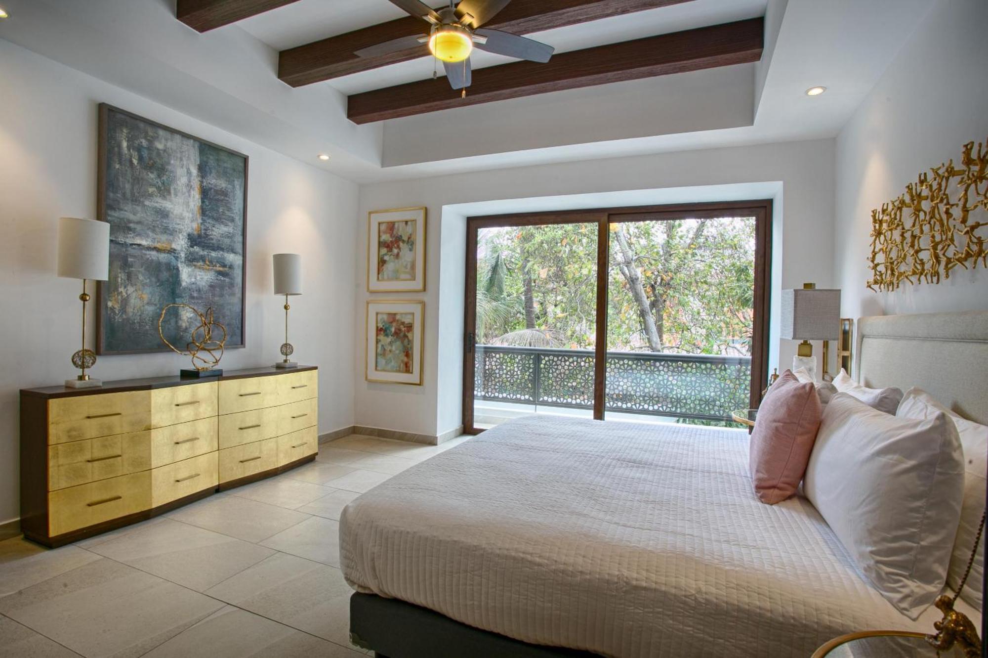 Luxury 2 Bedroom Condo, Walk To Everything In Zona Romantica, Pool, Bbq *