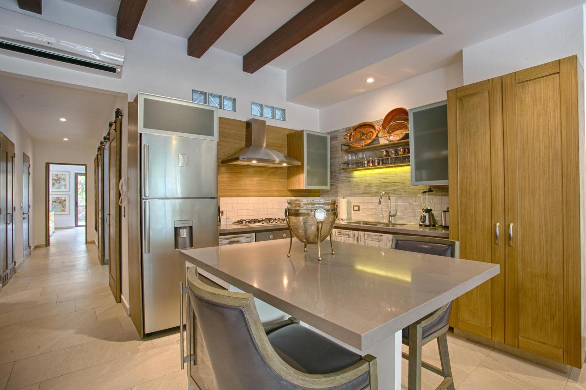 Luxury 2 Bedroom Condo, Walk To Everything In Zona Romantica, Pool, Bbq *