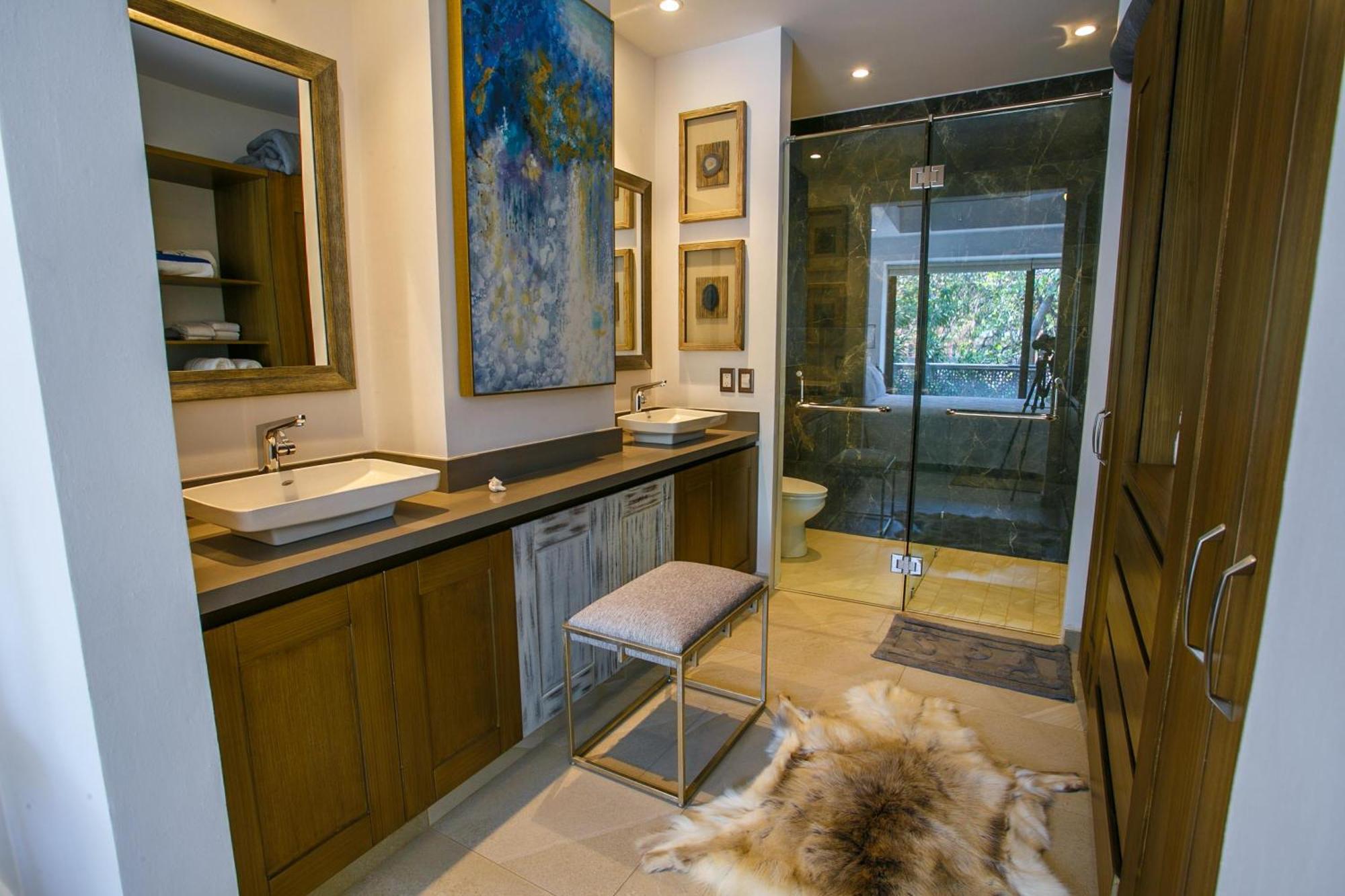 Luxury 2 Bedroom Condo, Walk To Everything In Zona Romantica, Pool, Bbq Holiday home *